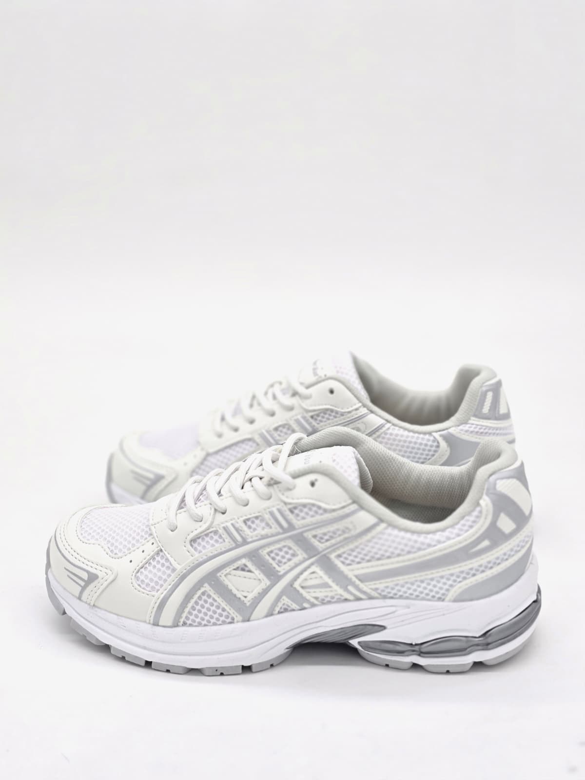 luvestashoes luna sneaker