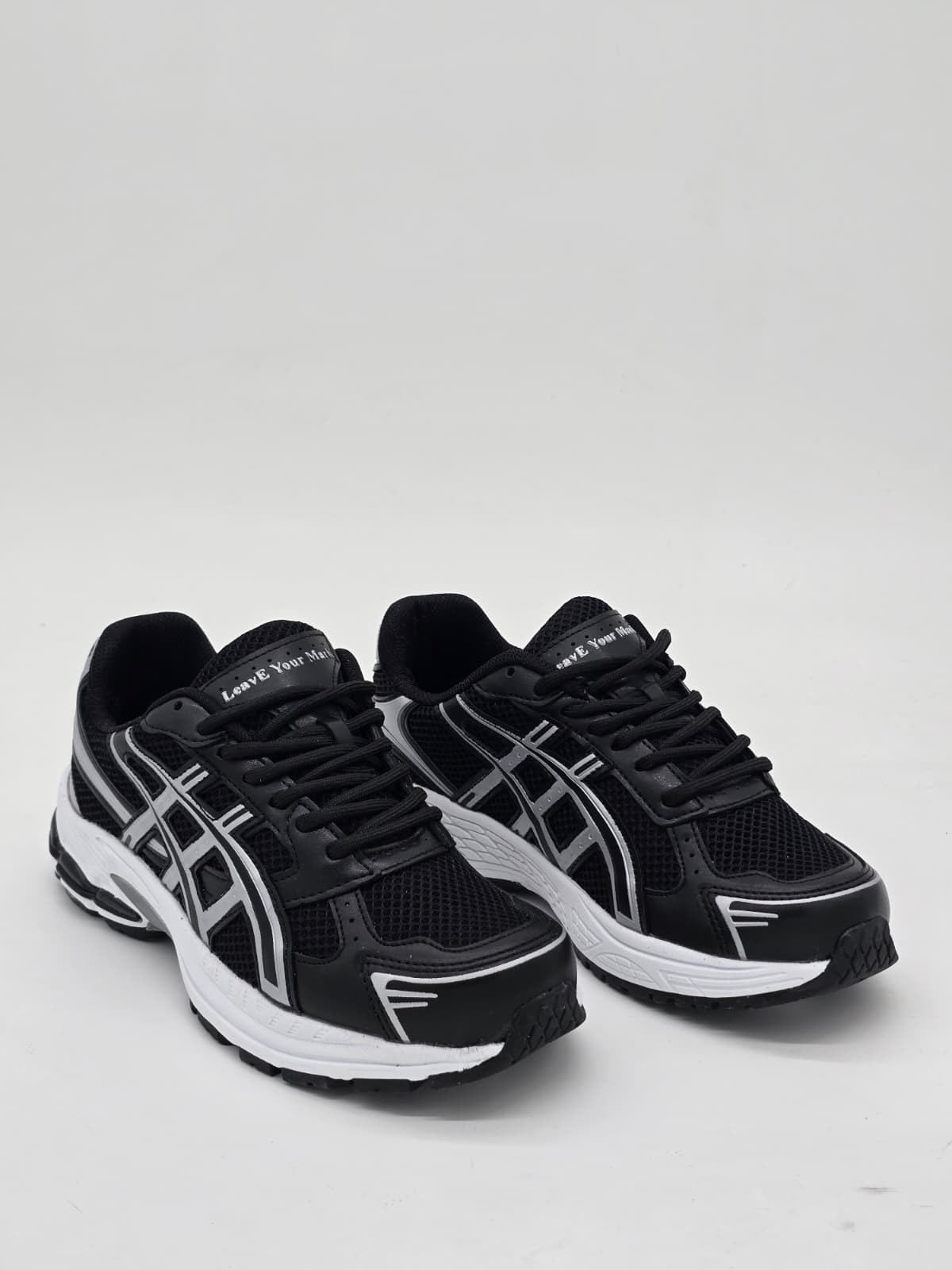 luvestashoes luna sneaker
