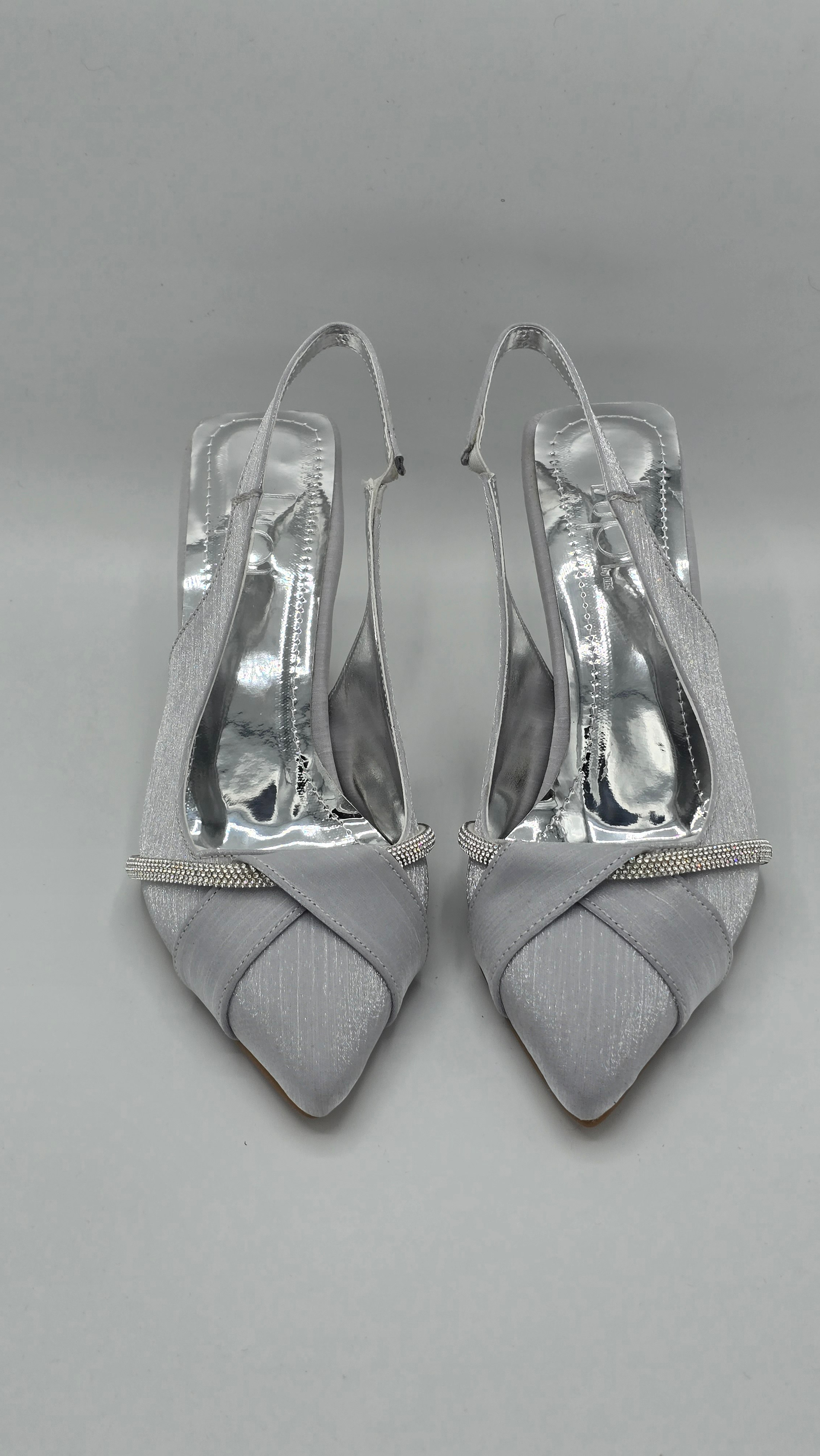 Luvestashoes Metalik Gri Taş Detaylı Çapraz Bantlı Ortopedik Kadeh Topuk Stiletto