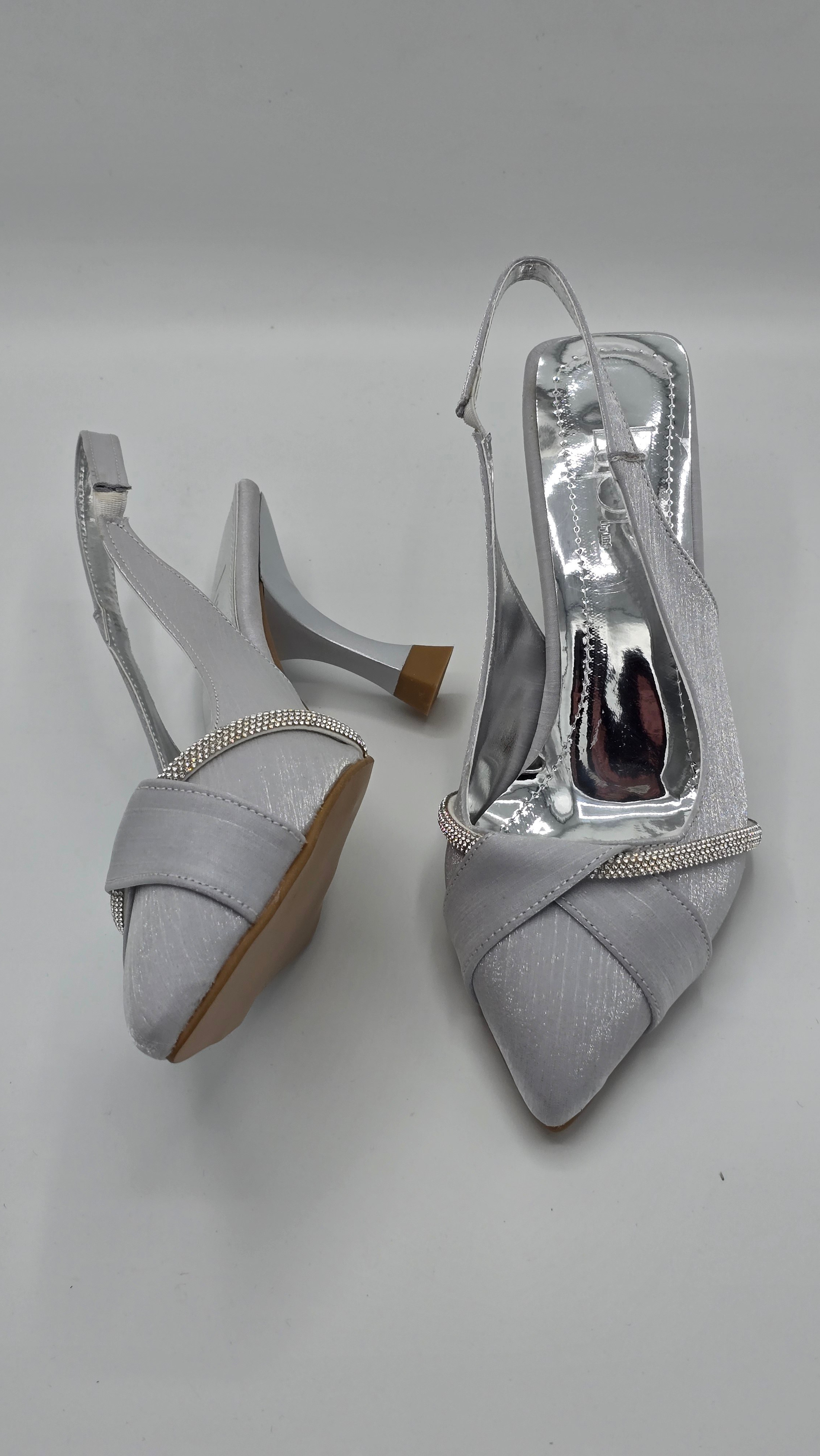 Luvestashoes Metalik Gri Taş Detaylı Çapraz Bantlı Ortopedik Kadeh Topuk Stiletto