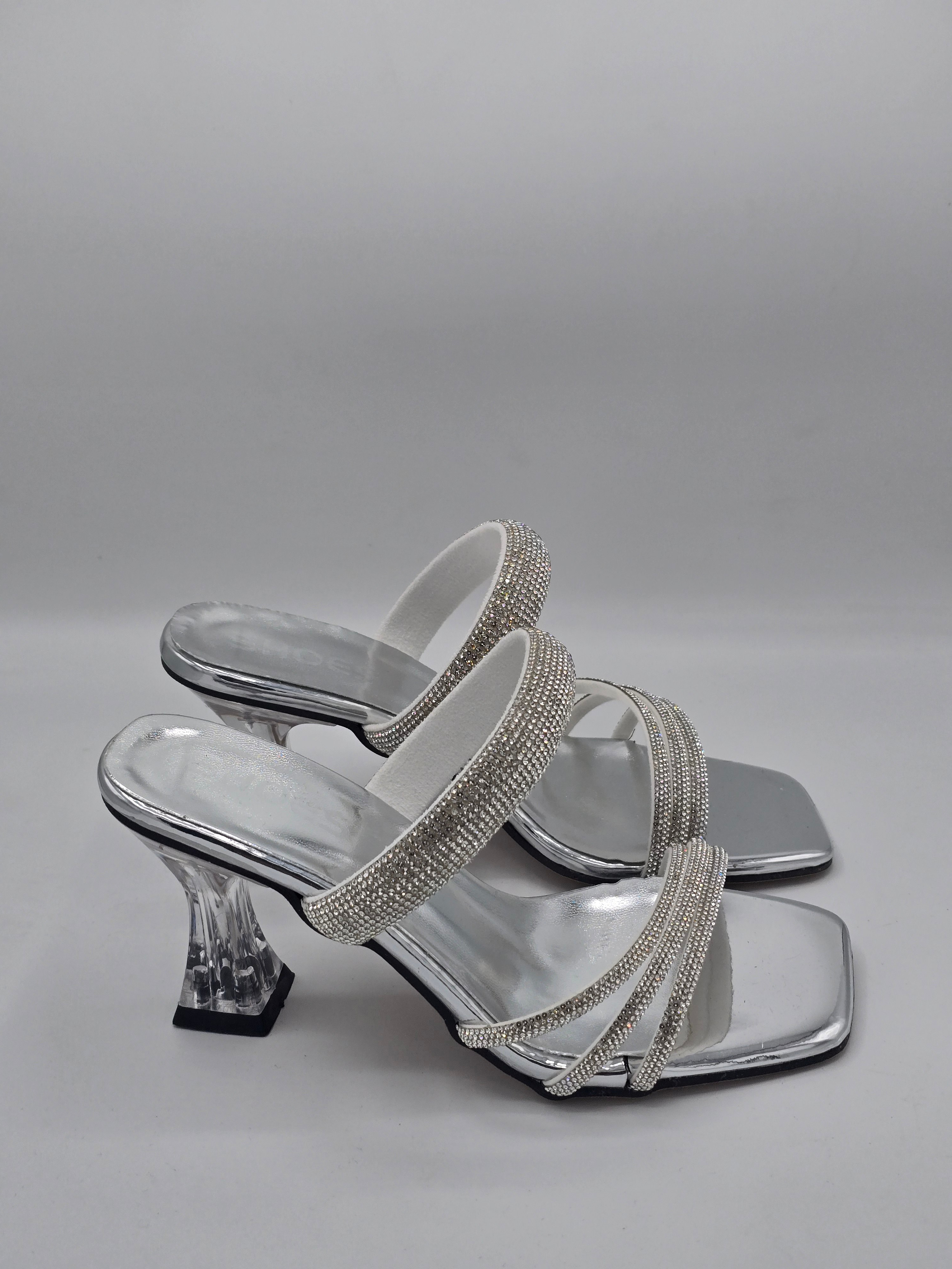 LUVESTASHOES SİMLİ TAŞLI KARE BURUNLU TOPUKLU TERLİK GÜMÜŞ 