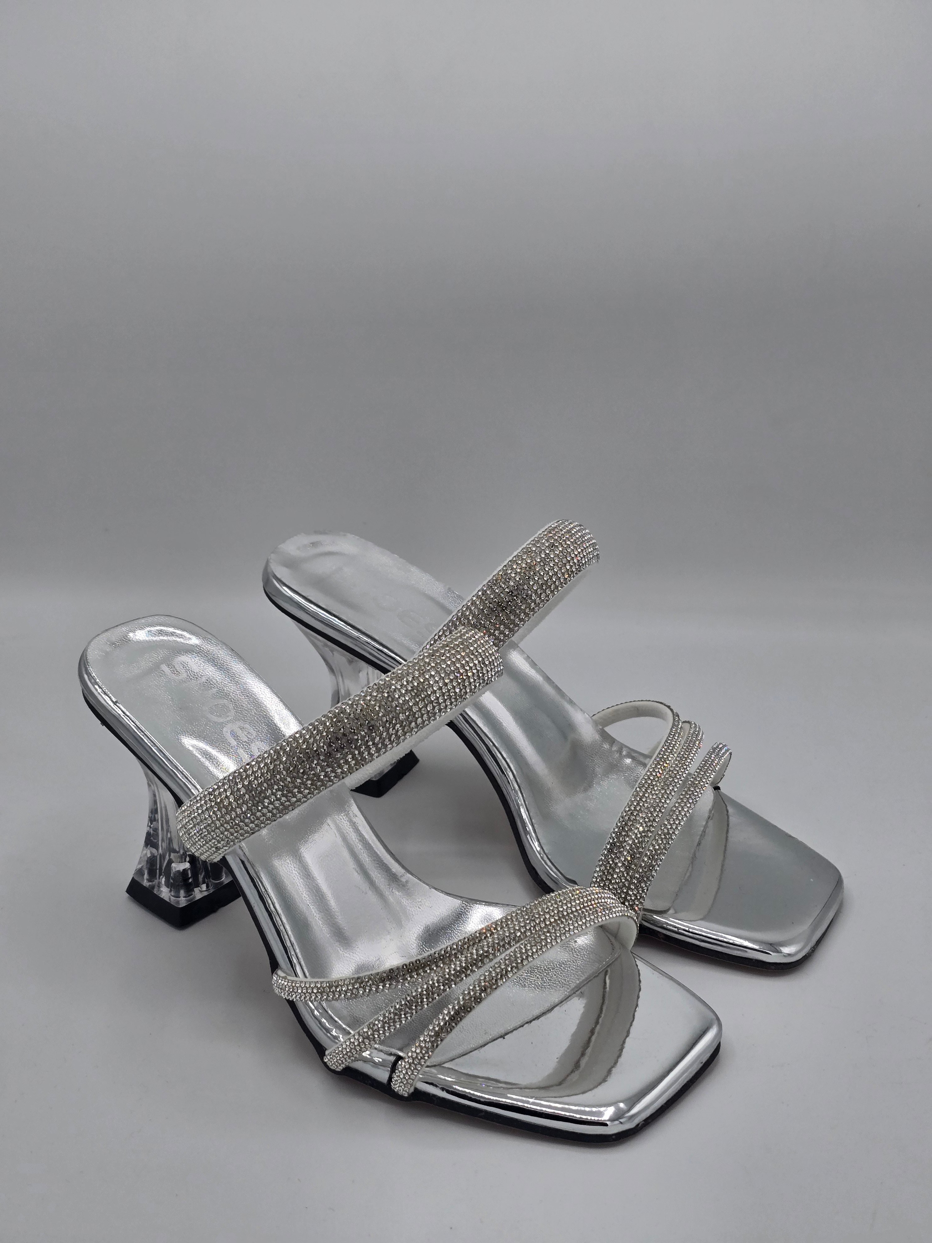 LUVESTASHOES SİMLİ TAŞLI KARE BURUNLU TOPUKLU TERLİK GÜMÜŞ 