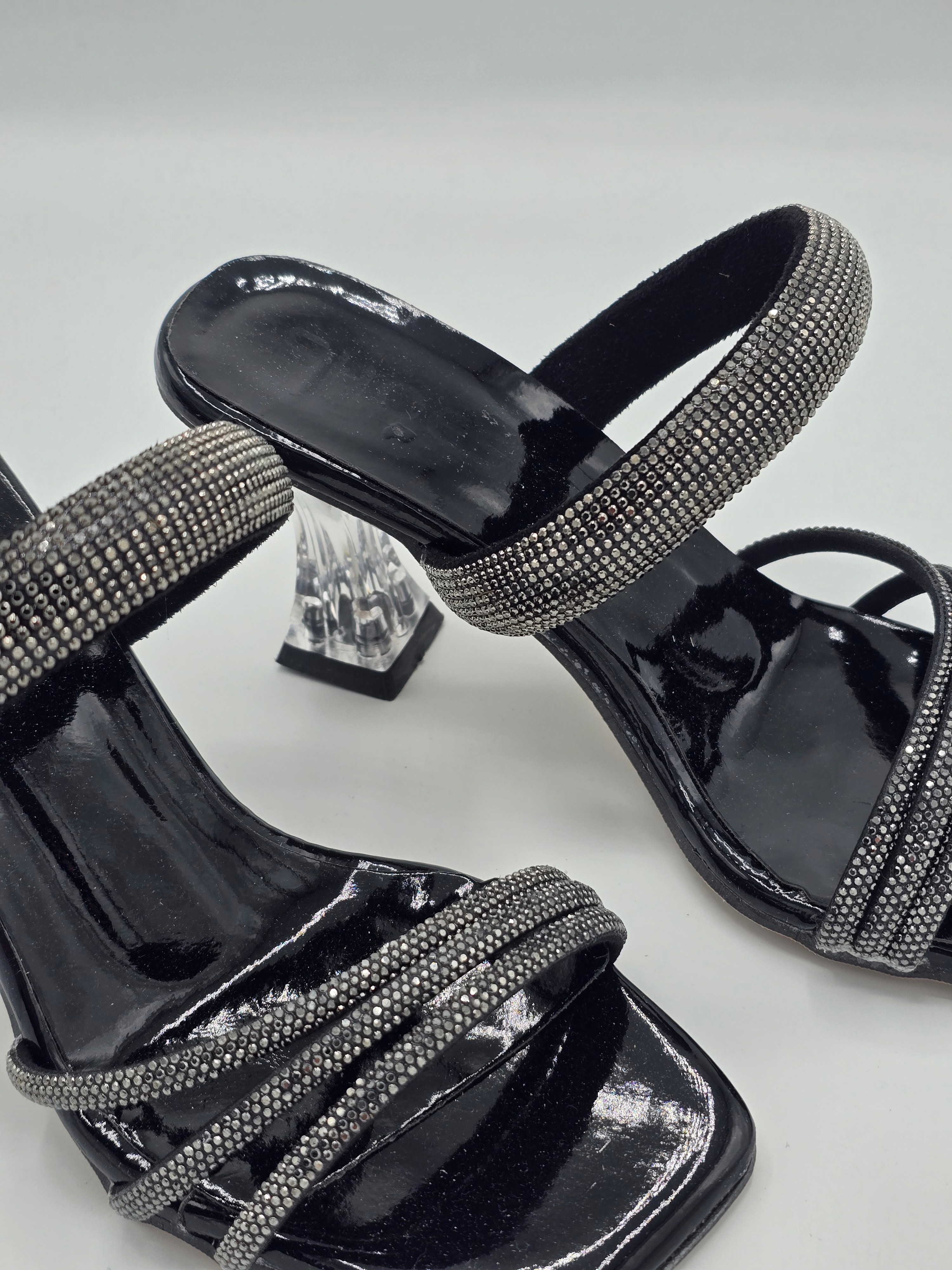 LUVESTASHOES SİMLİ TAŞLI KARE BURUNLU TOPUKLU TERLİK SİYAH