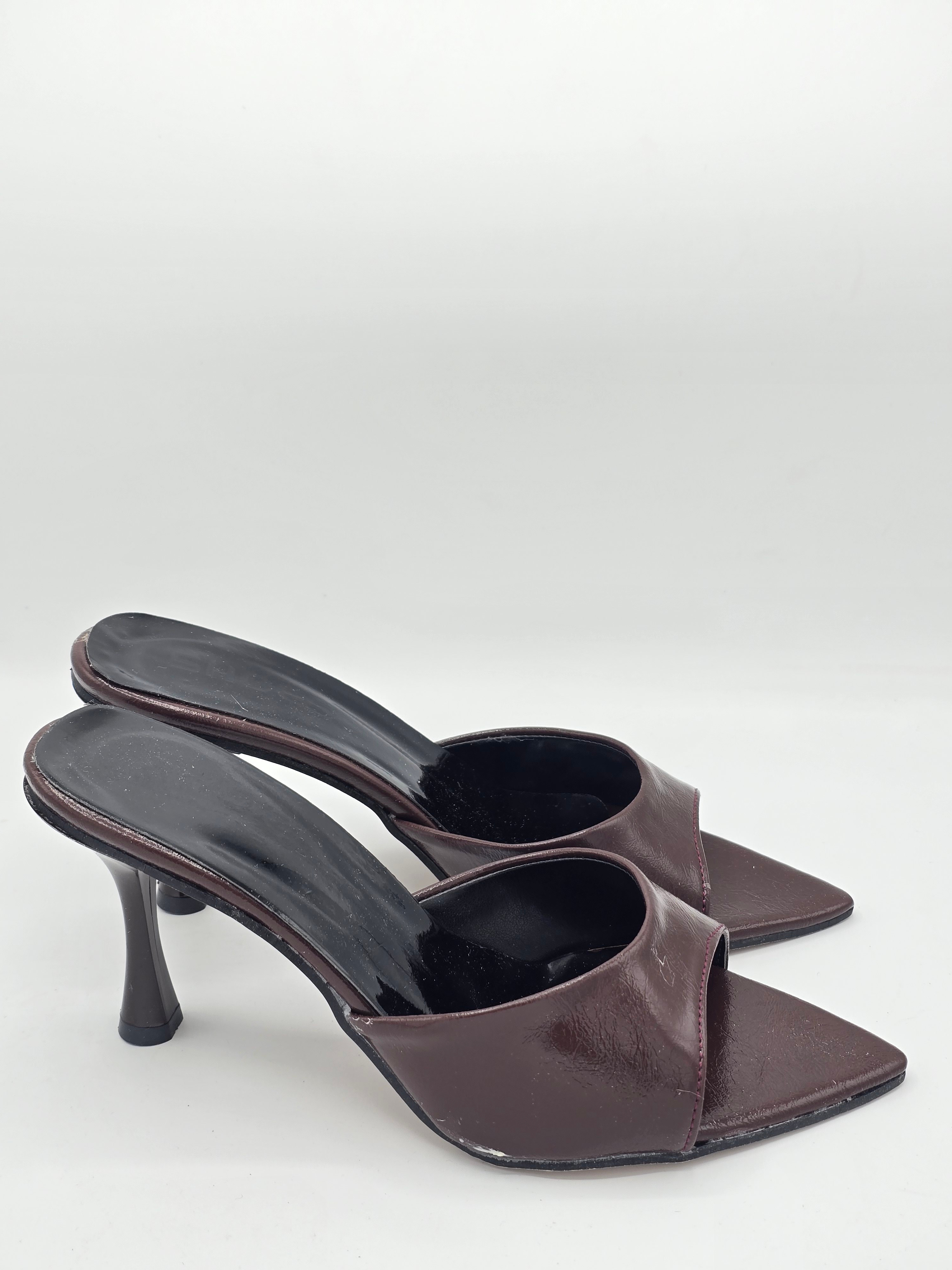 LUVESTASHOES SİVRİ BURUNLU TOPUKLU TERLİK ACI KAHVE