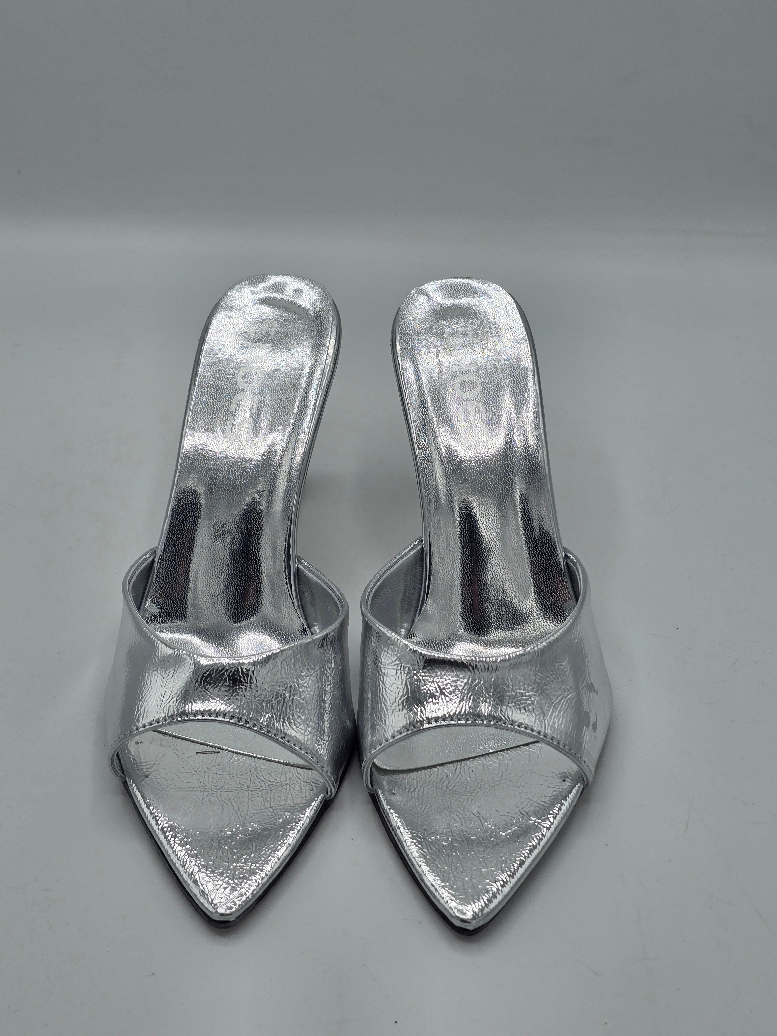 LUVESTASHOES SİVRİ BURUNLU TOPUKLU TERLİK GÜMÜŞ