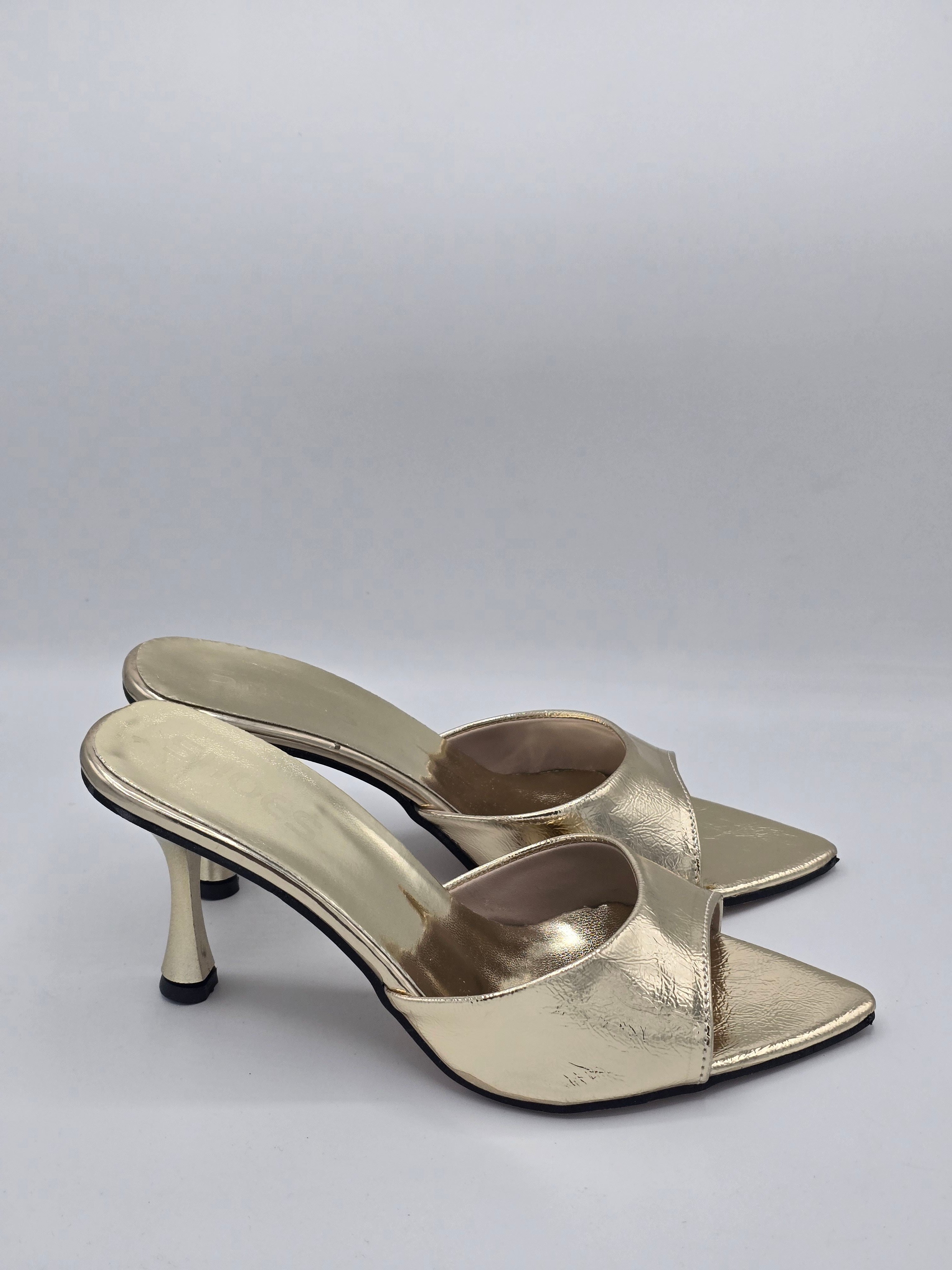 LUVESTASHOES SİVRİ BURUNLU TOPUKLU TERLİK GOLD