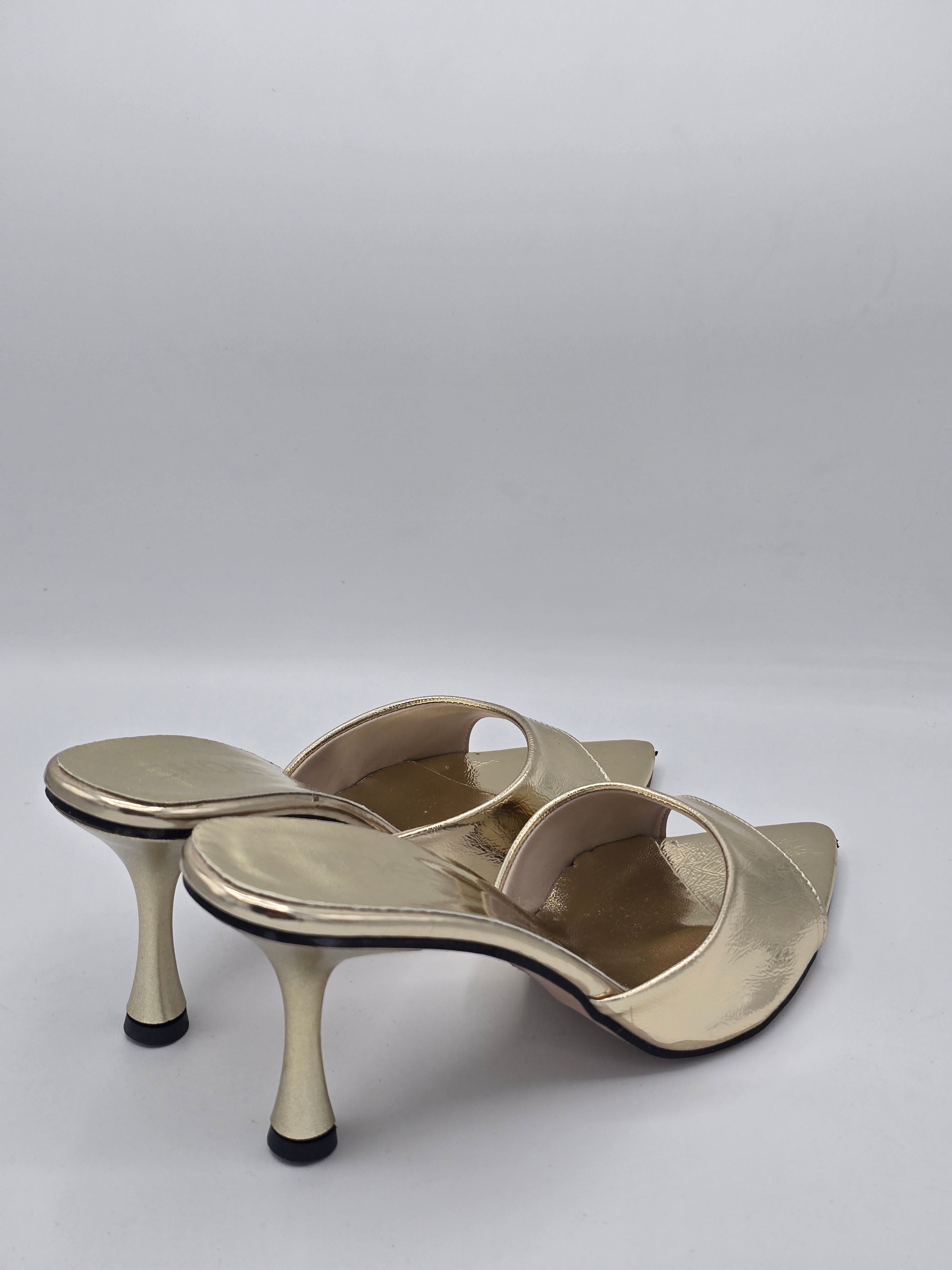LUVESTASHOES SİVRİ BURUNLU TOPUKLU TERLİK GOLD