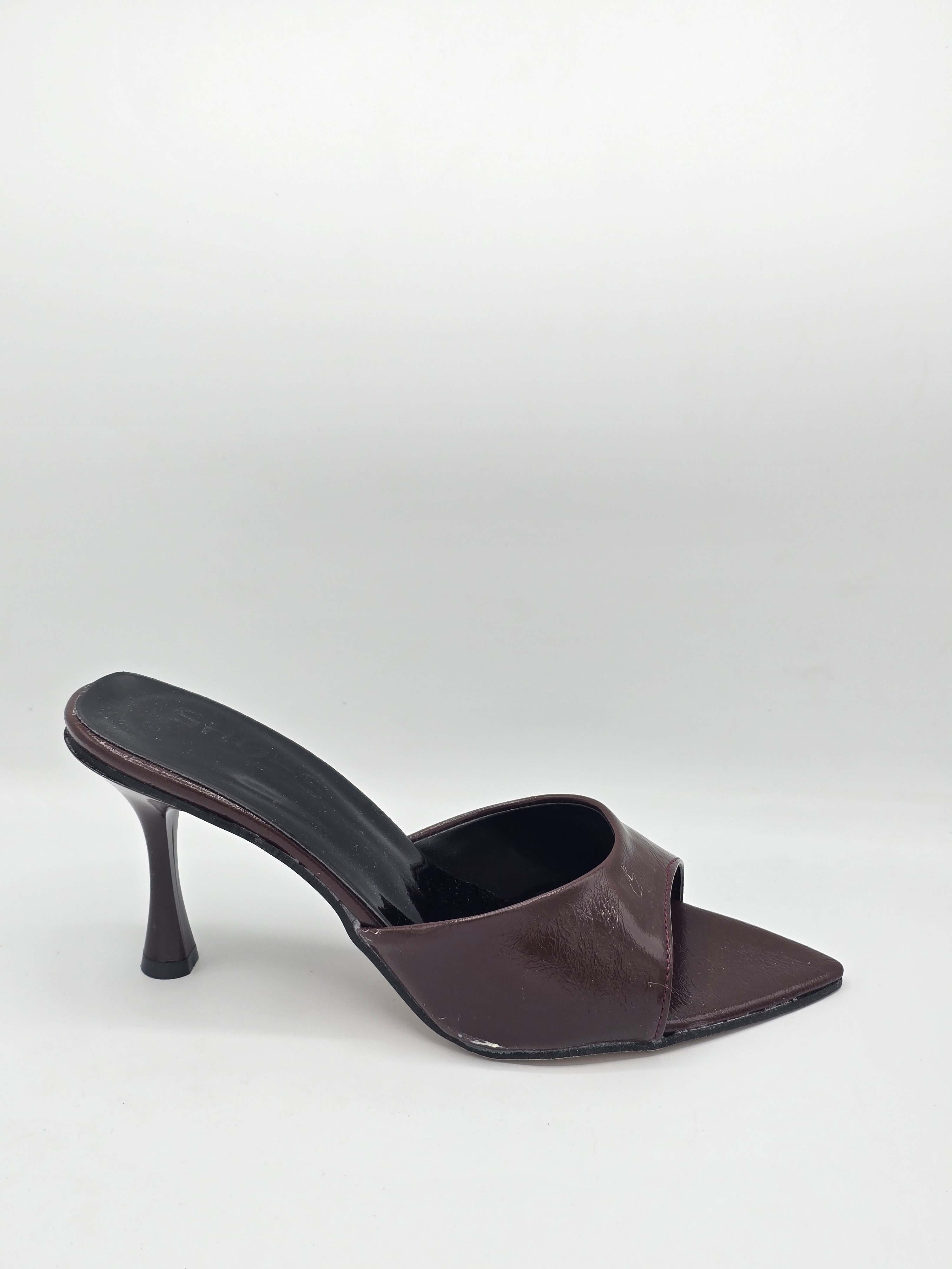LUVESTASHOES SİVRİ BURUNLU TOPUKLU TERLİK ACI KAHVE