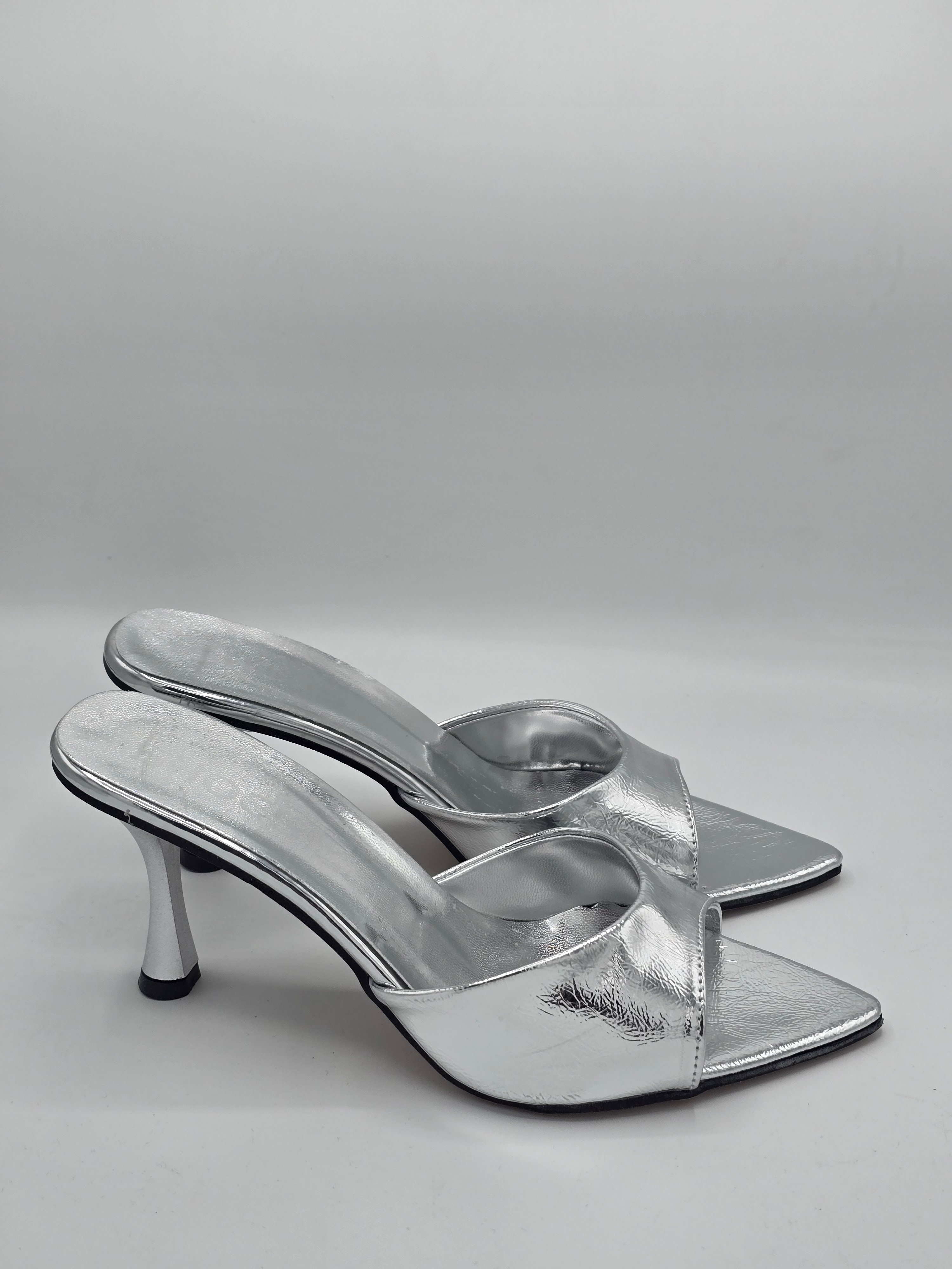 LUVESTASHOES SİVRİ BURUNLU TOPUKLU TERLİK GÜMÜŞ