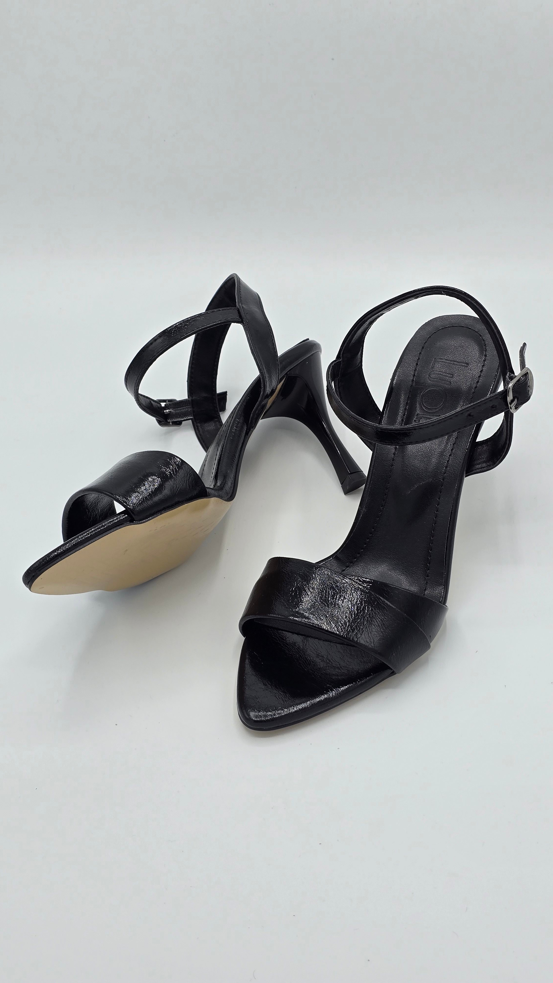 Luvestashoes Siyah Bilekten Tokalı İnce Topuk Stiletto