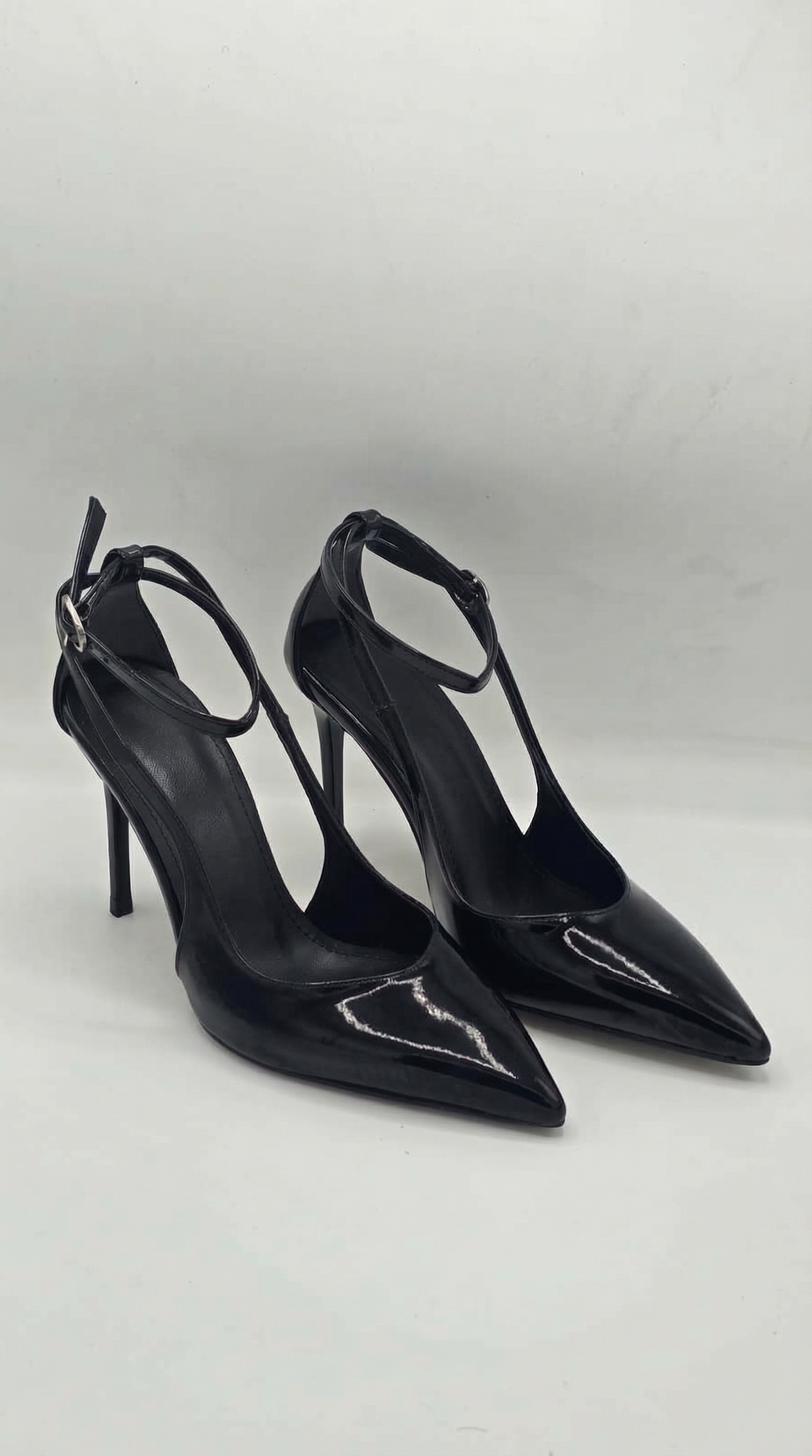 Luvestashoes Siyah Bilekten Tokalı İnce Topuk Stiletto
