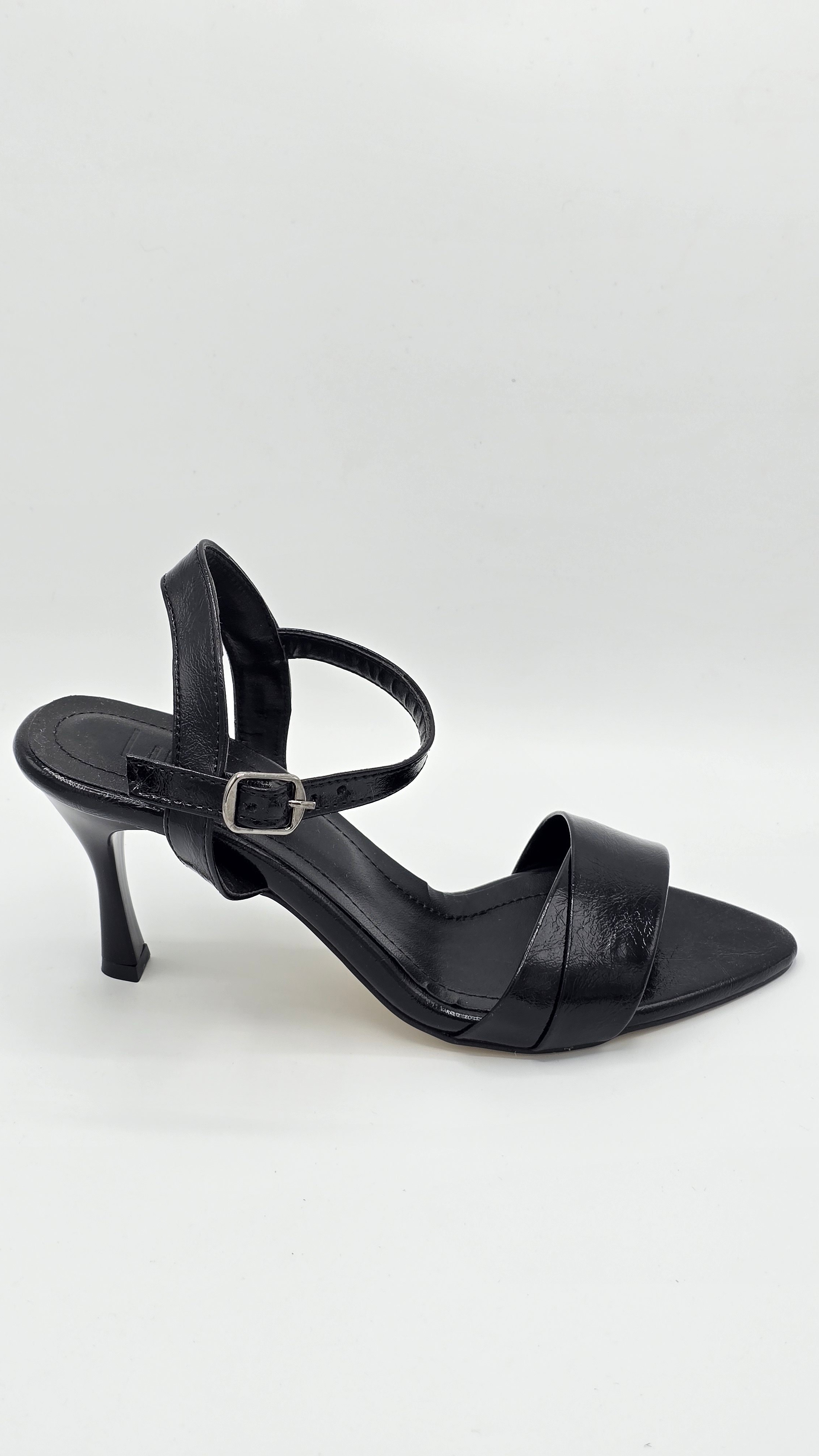Luvestashoes Siyah Bilekten Tokalı İnce Topuk Stiletto