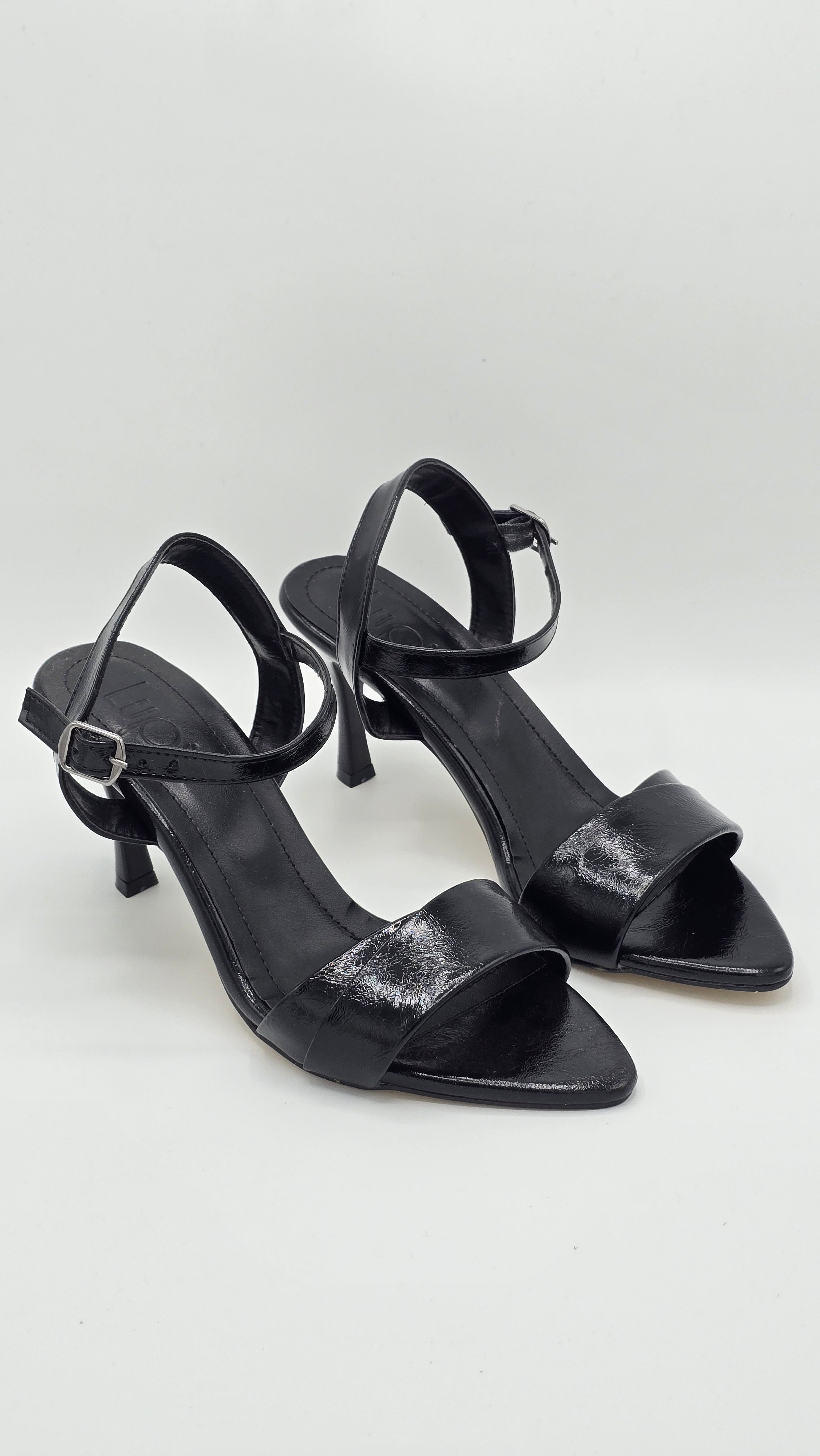 Luvestashoes Siyah Bilekten Tokalı İnce Topuk Stiletto