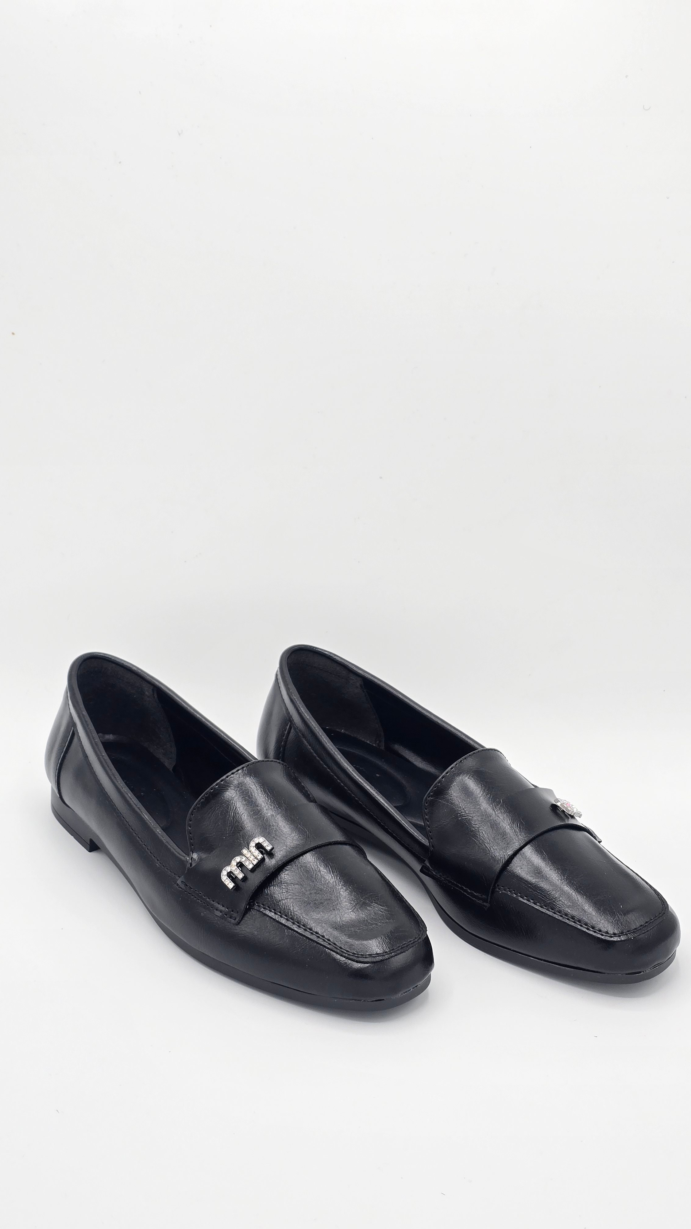 Luvestashoes Siyah Deri Gümüş Logolu Klasik Günlük Şık Babet