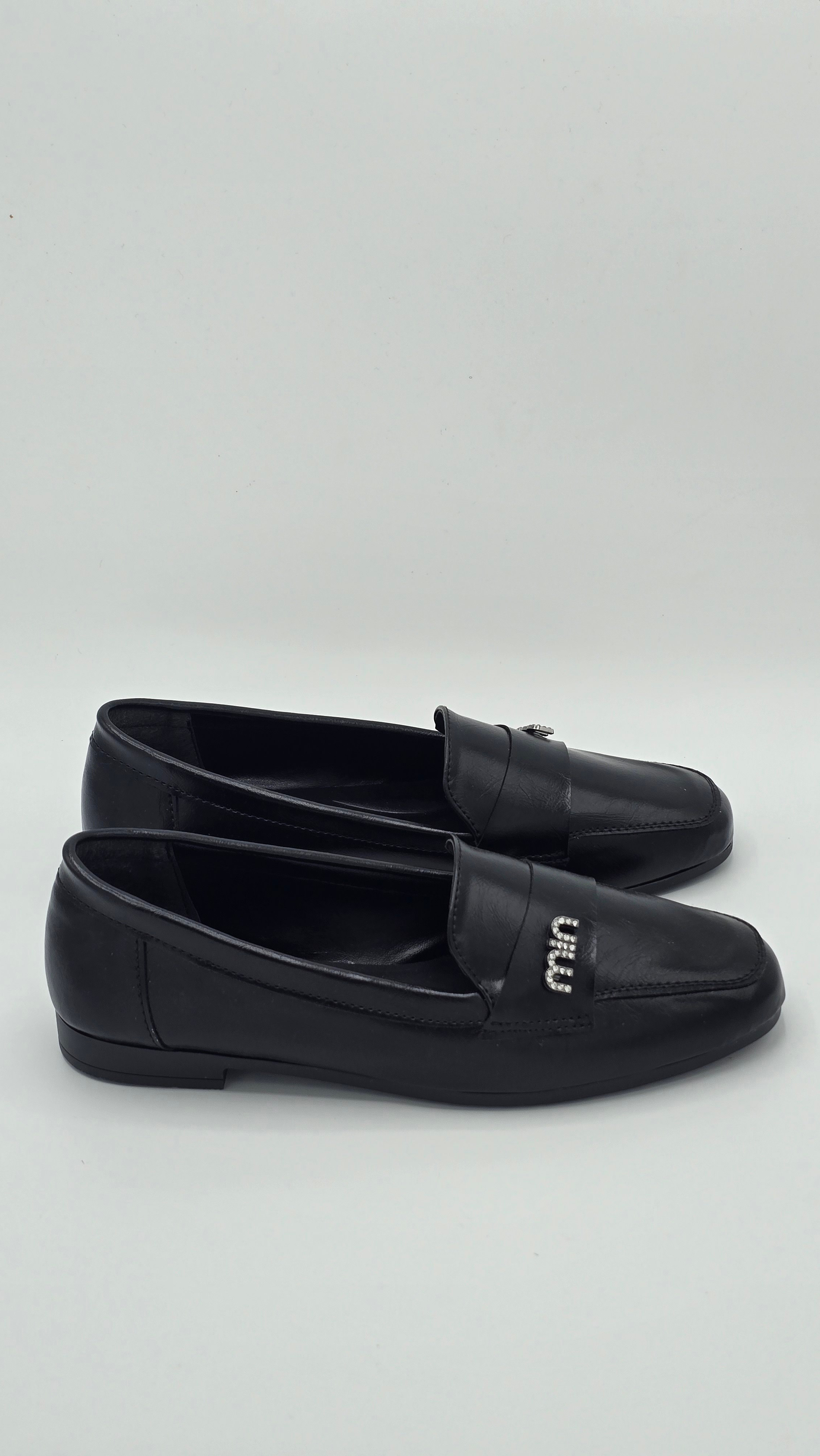 Luvestashoes Siyah Deri Gümüş Logolu Klasik Günlük Şık Babet