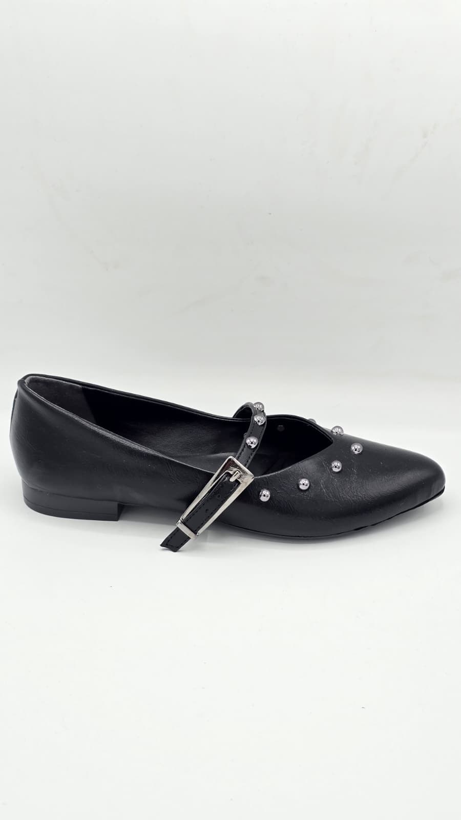 Luvestashoes Siyah Metal Zımba Detaylı Tokalı Babet