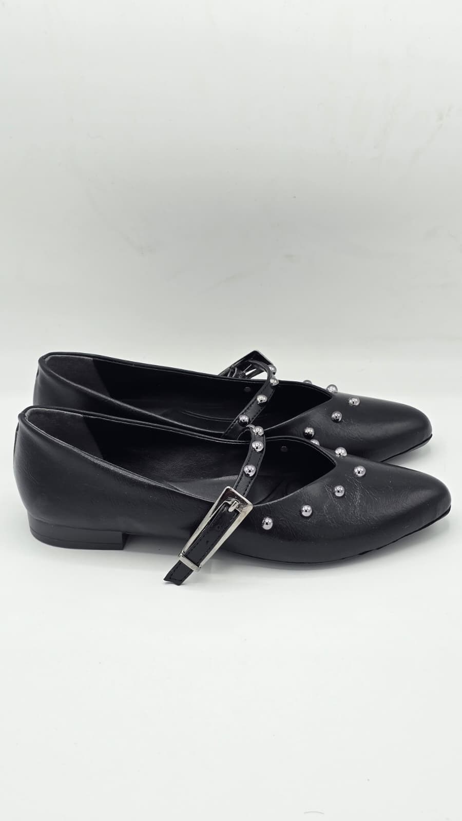 Luvestashoes Siyah Metal Zımba Detaylı Tokalı Babet