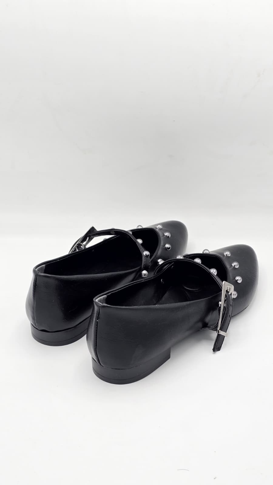 Luvestashoes Siyah Metal Zımba Detaylı Tokalı Babet
