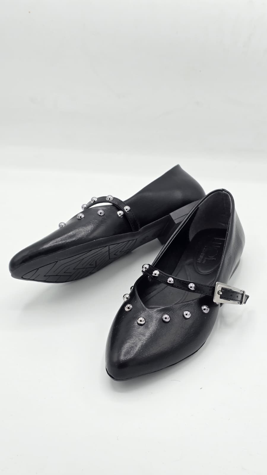 Luvestashoes Siyah Metal Zımba Detaylı Tokalı Babet