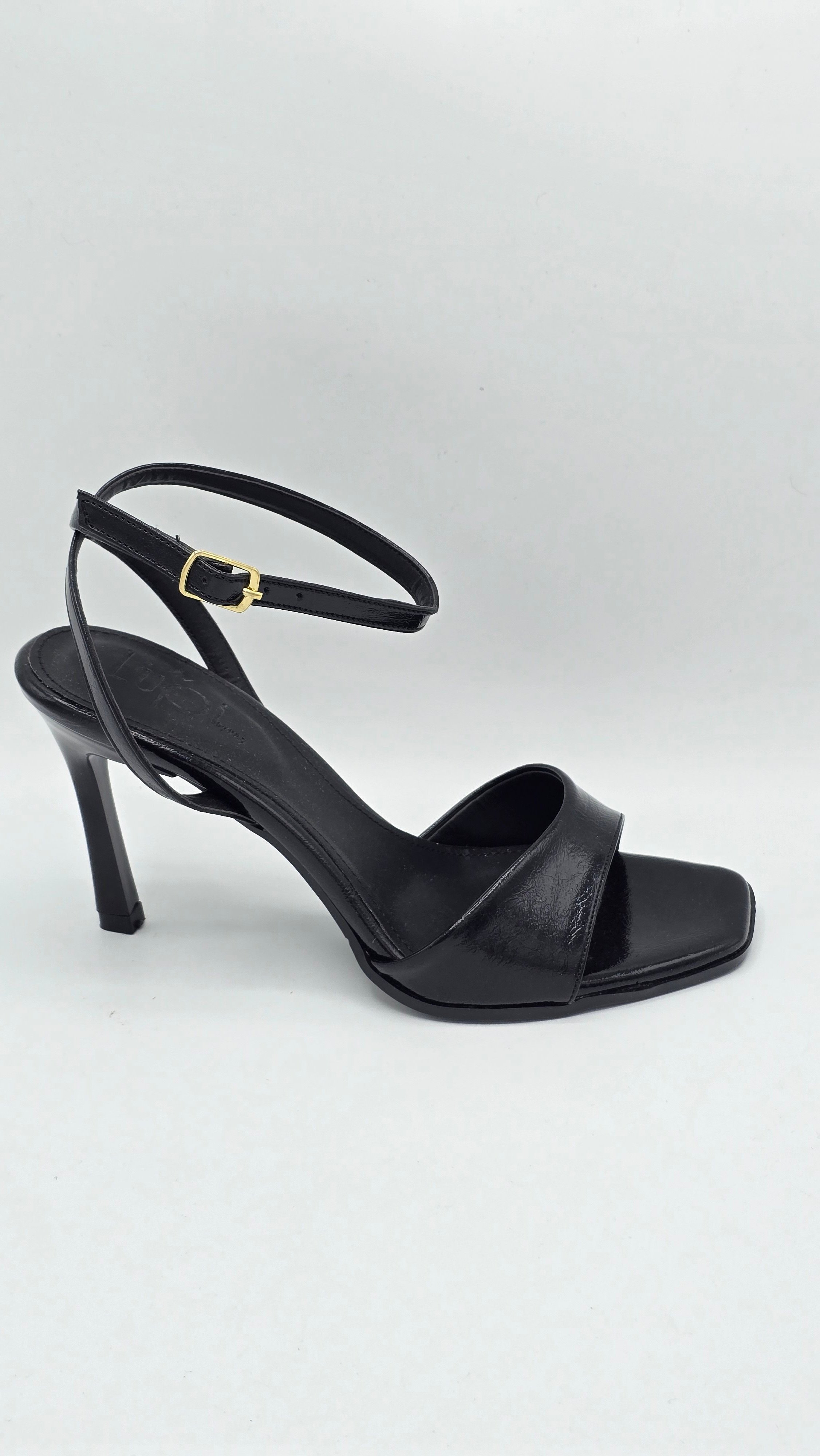 Luvestashoes Siyah Rugan Tek Bantlı Bilekten Tokalı İnce Topuk Minimal Stiletto