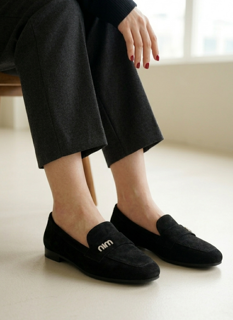 Luvestashoes Siyah Süet Taş Logolu Minimal Günlük Şık Babet