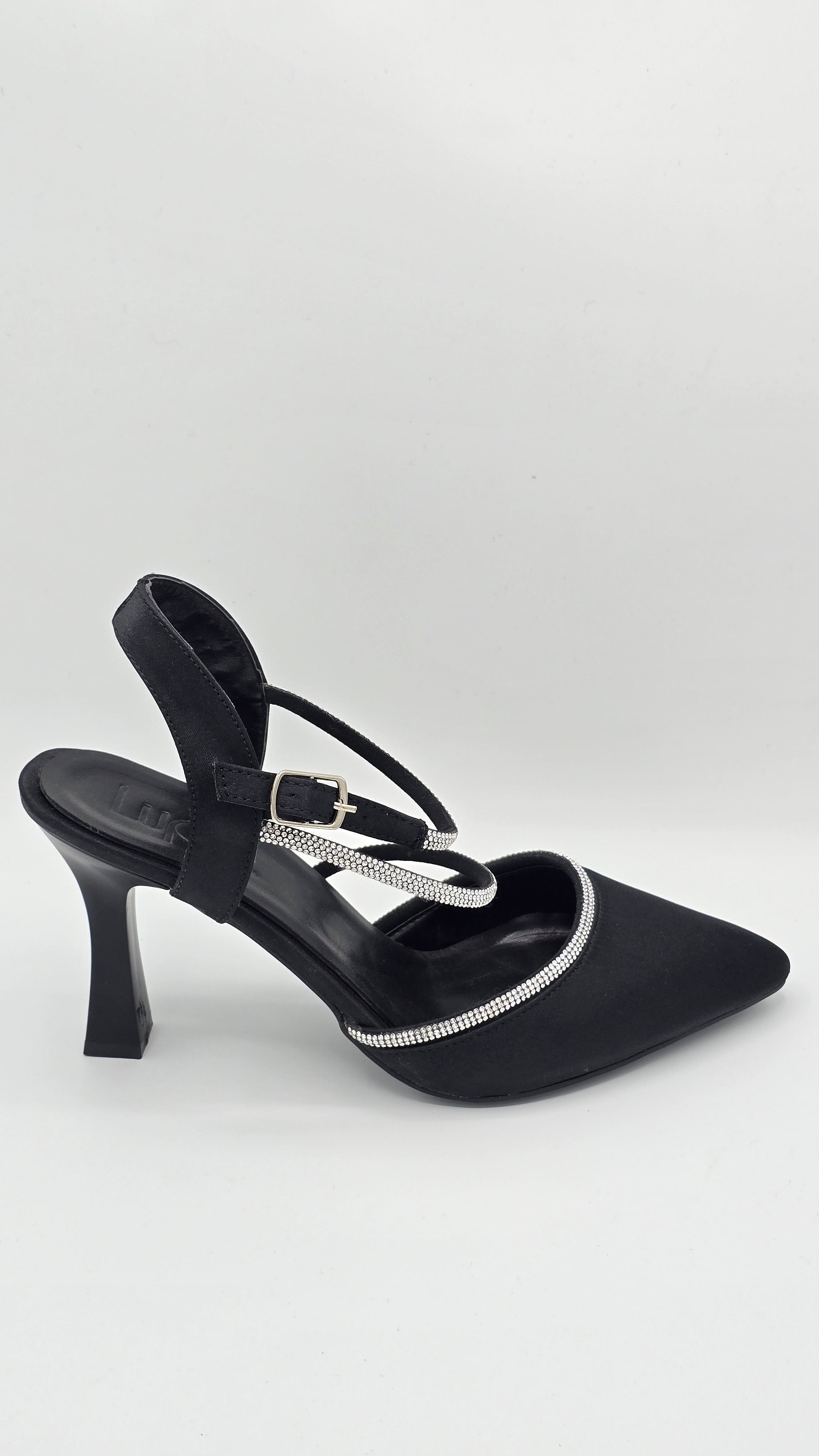 Luvestashoes Siyah Taş Detaylı Bilekten Tokalı İnce Topuk Ayakkabı