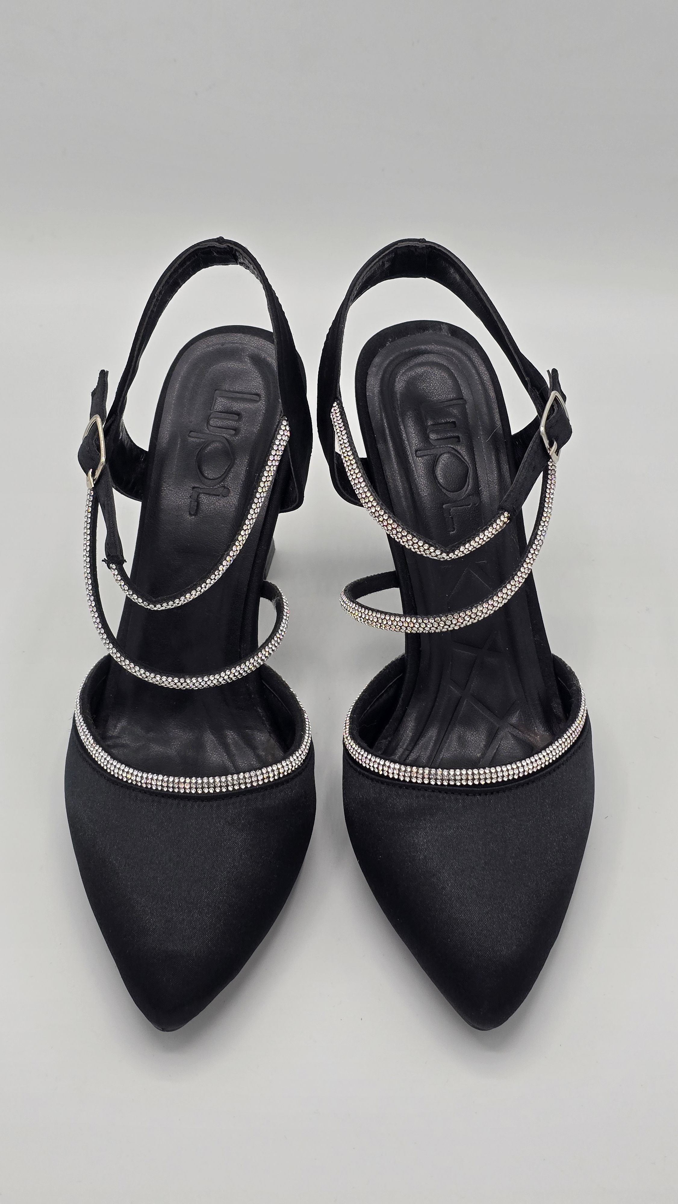 Luvestashoes Siyah Taş Detaylı Bilekten Tokalı İnce Topuk Ayakkabı