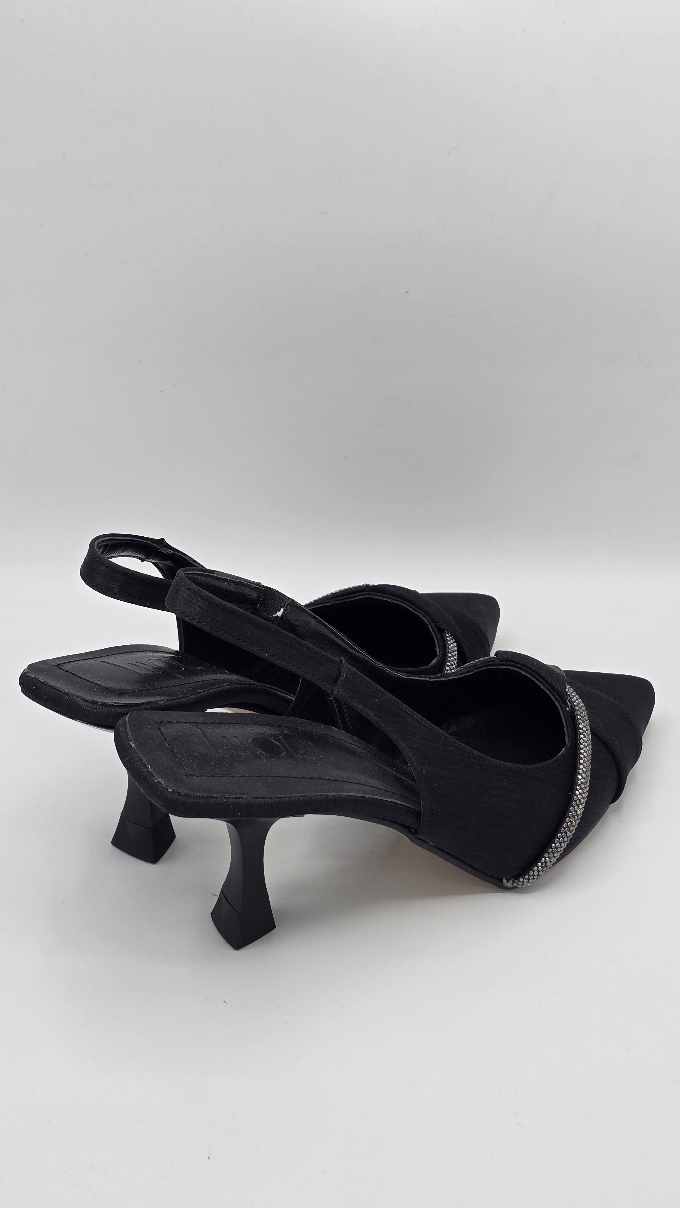 Luvestashoes Siyah Taş Detaylı Çapraz Bantlı Ortopedik Kadeh Topuk Stiletto
