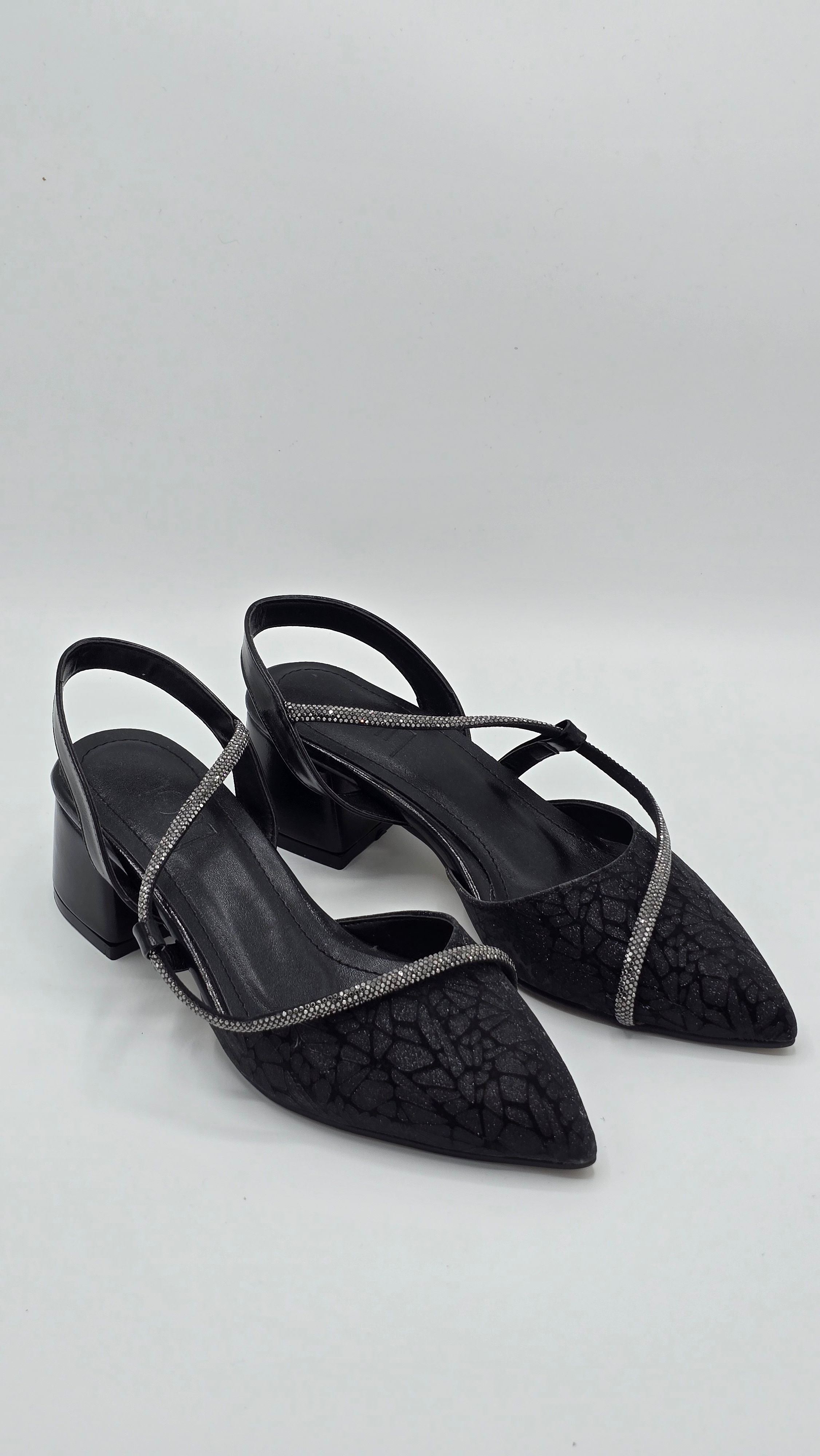 Luvestashoes Siyah Taş Şerit Detaylı Simli Topuklu Stiletto