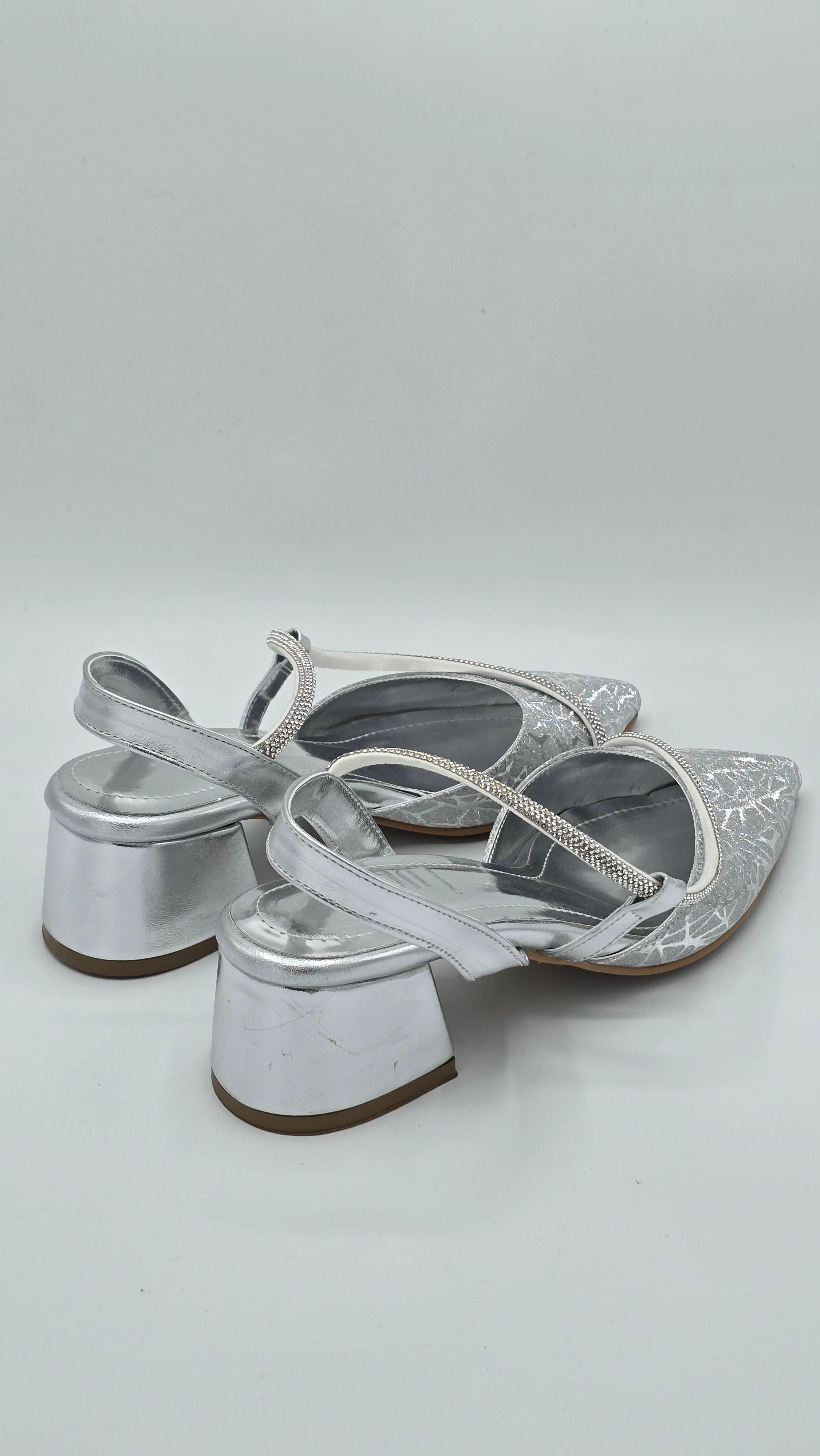 Luvestashoes Taş Şerit Detaylı Simli Topuklu Stiletto