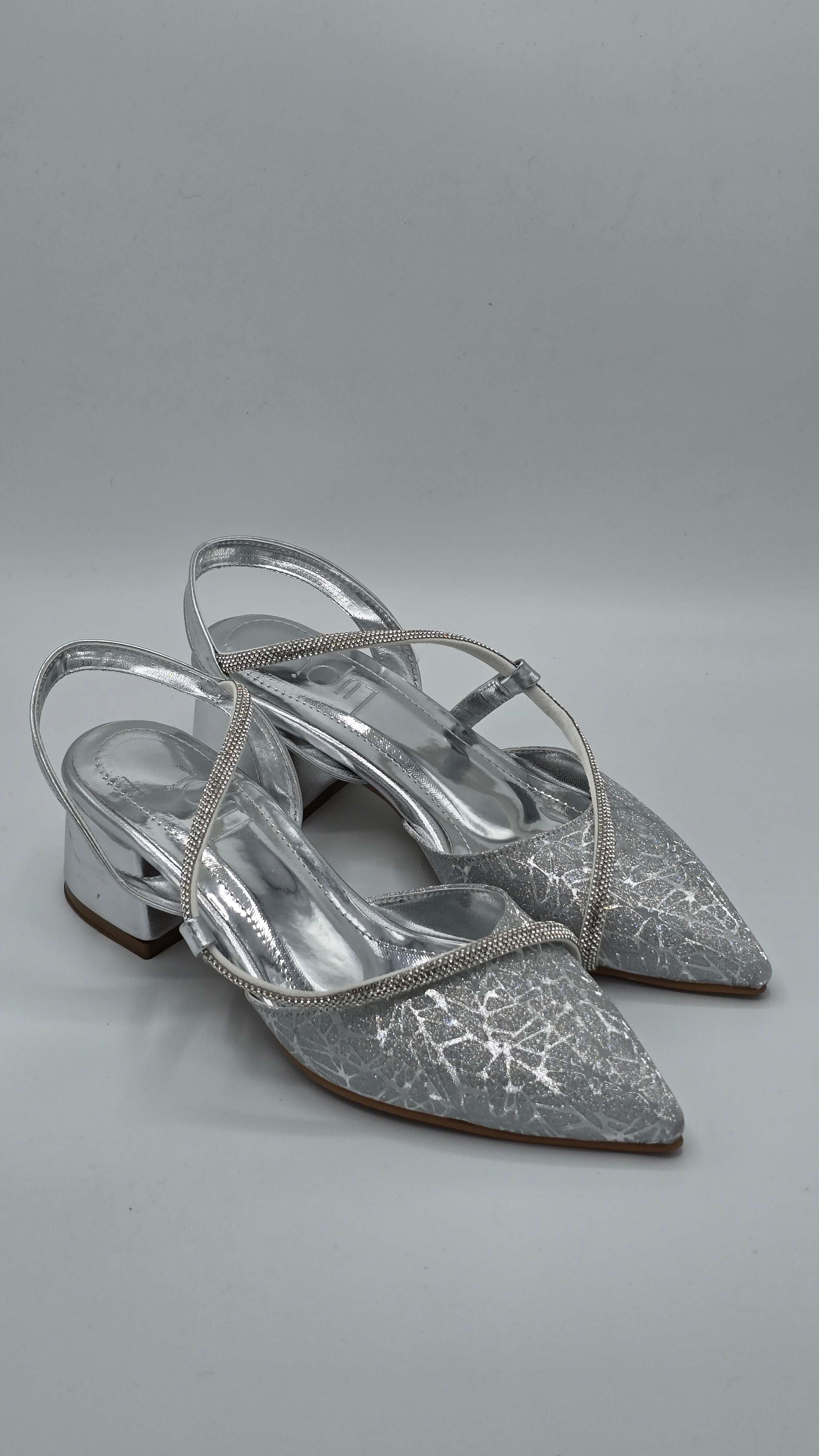 Luvestashoes Taş Şerit Detaylı Simli Topuklu Stiletto