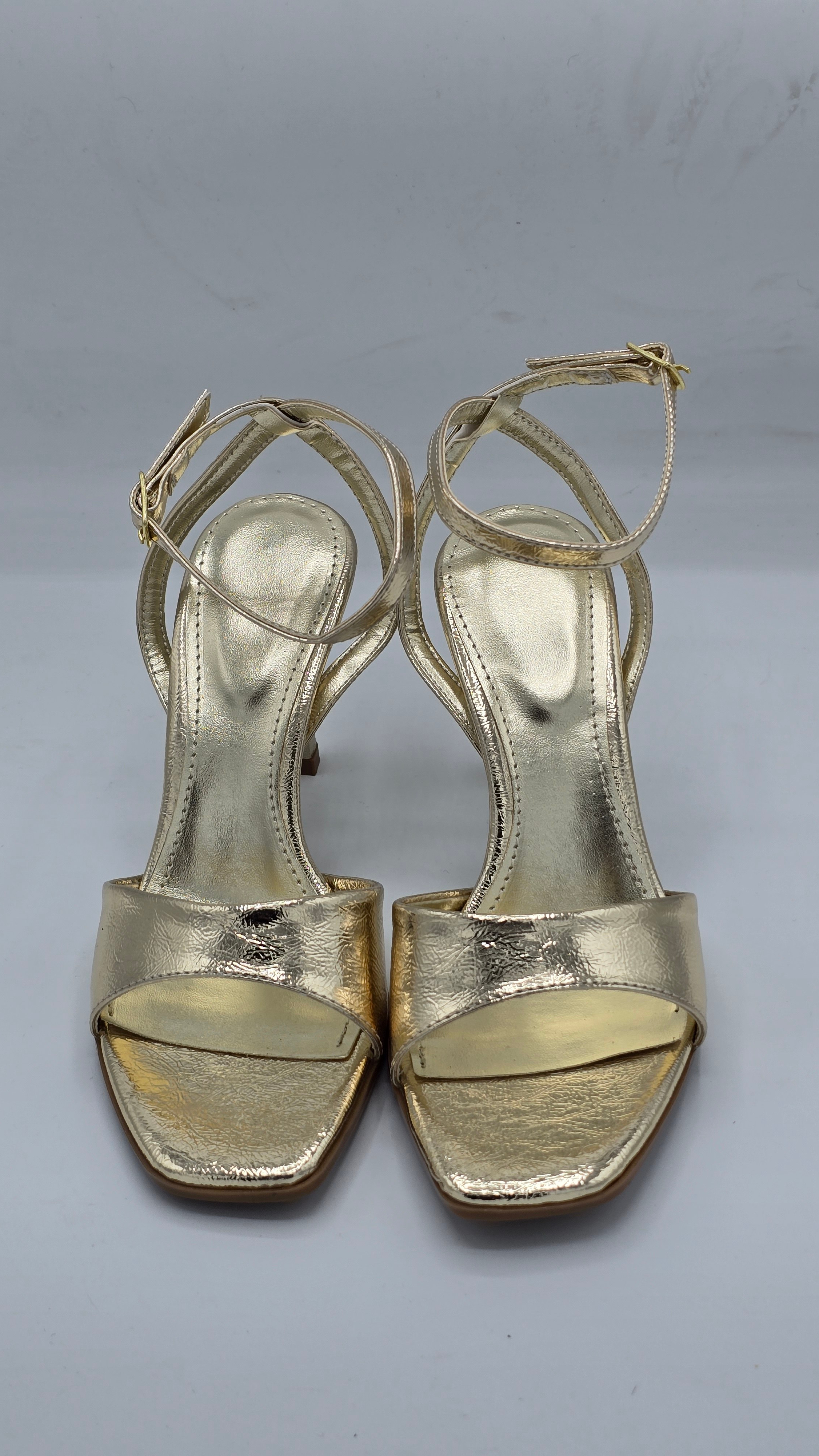 Luvestashoeseren Gold Bantlı Açık Burun İnce Topuk Şık Sandalet