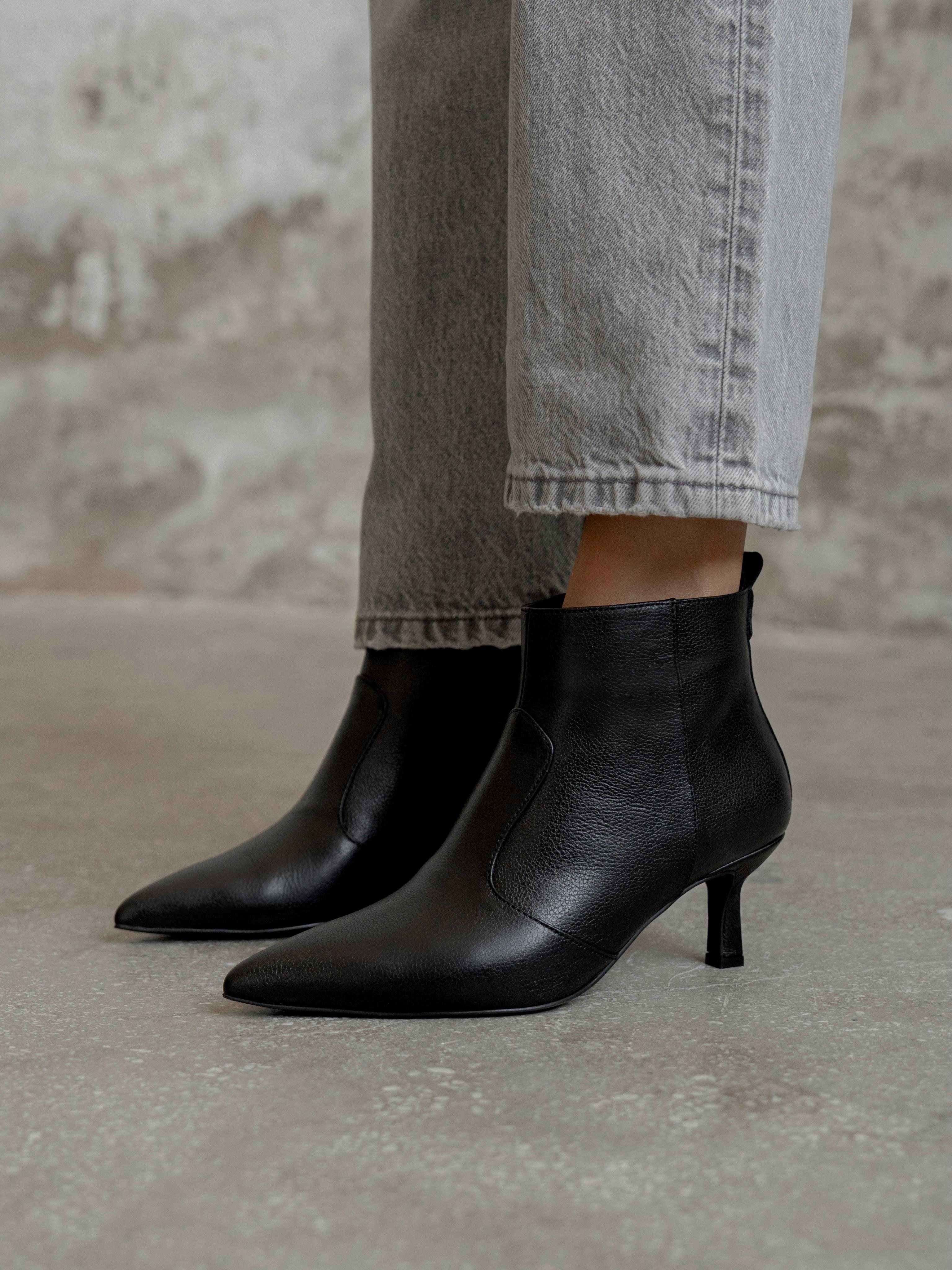 Akdor Siyah Hakiki Deri Kadın Bot