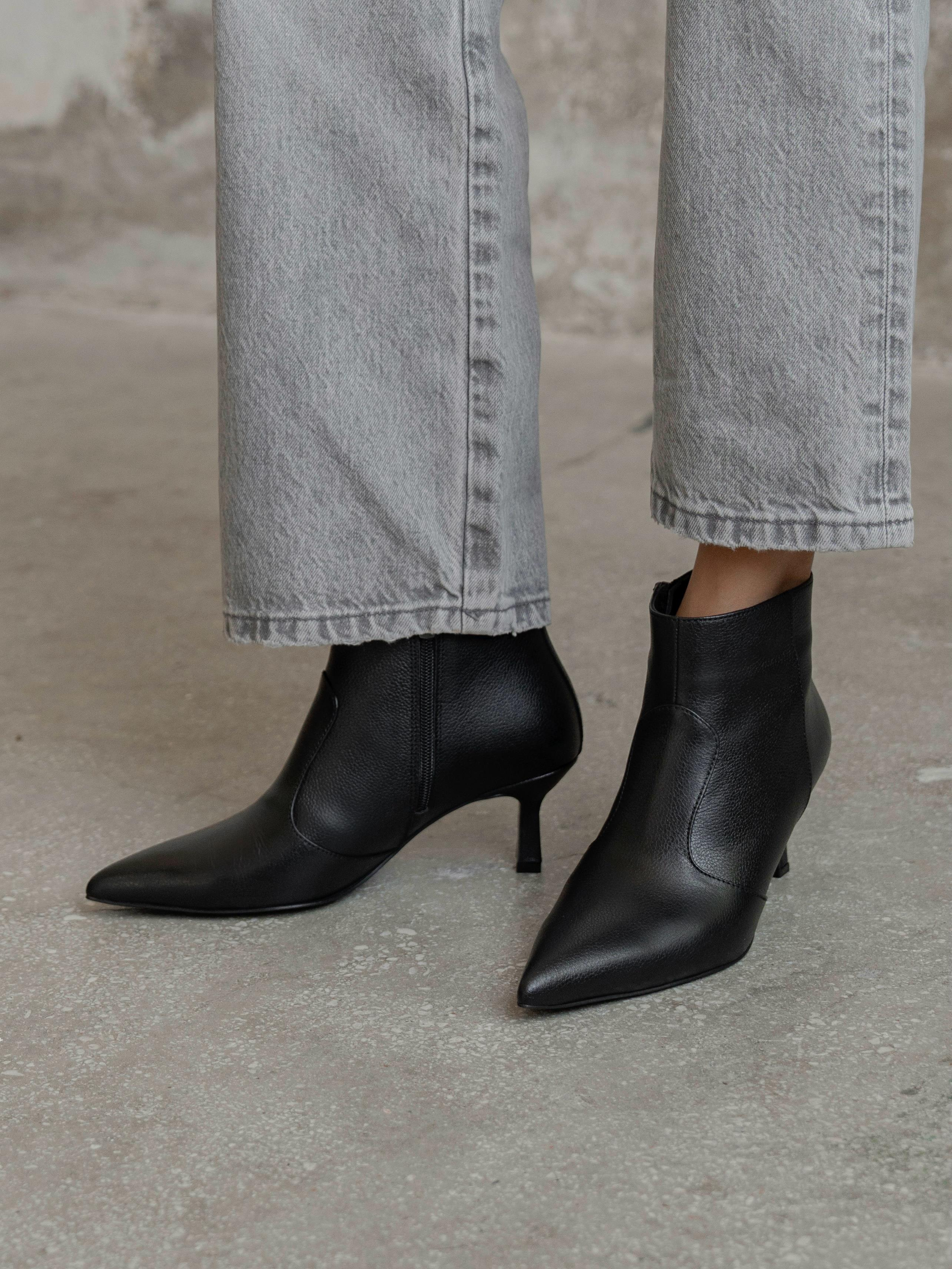 Akdor Siyah Hakiki Deri Kadın Bot