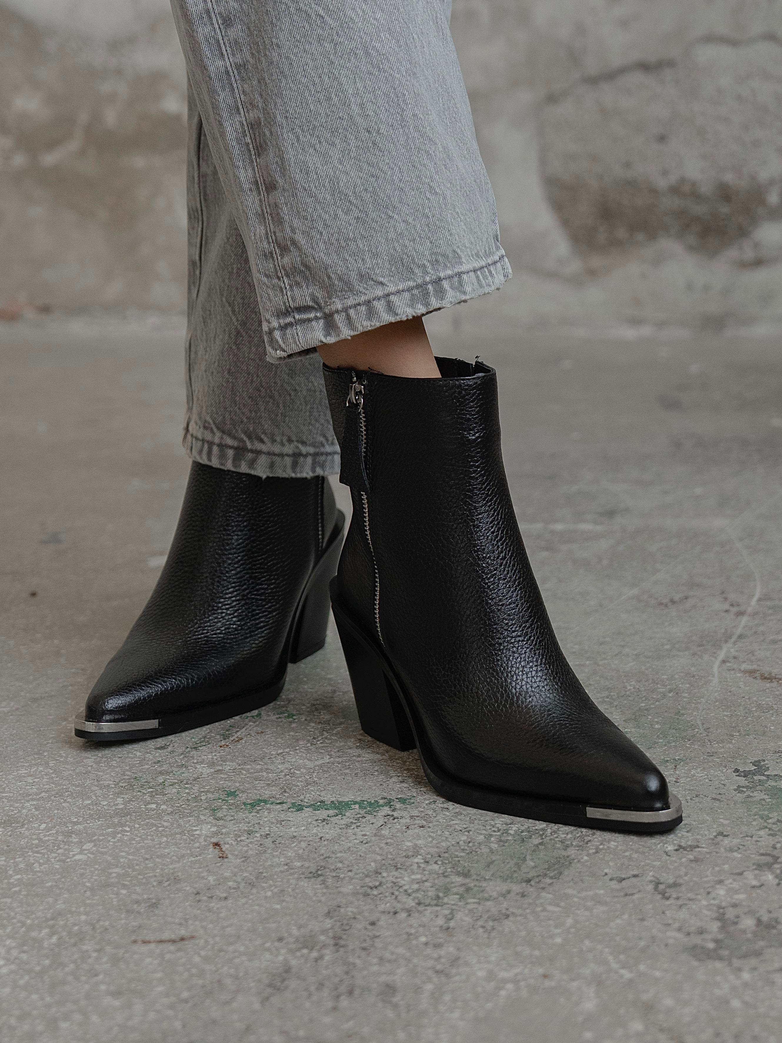 Devin Siyah Hakiki Deri Kadın Bot