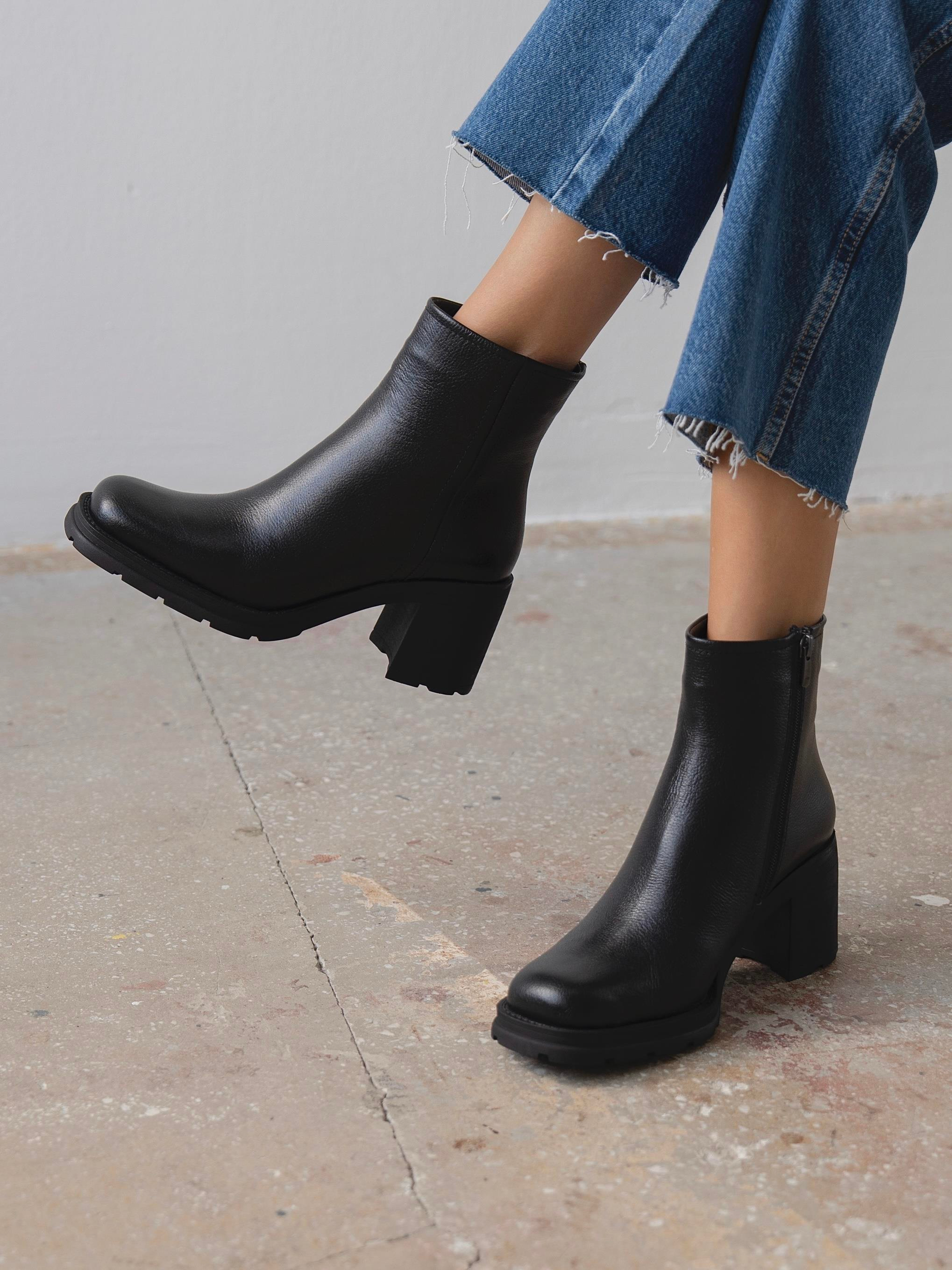 Etno Siyah Hakiki Deri Kadın Bot