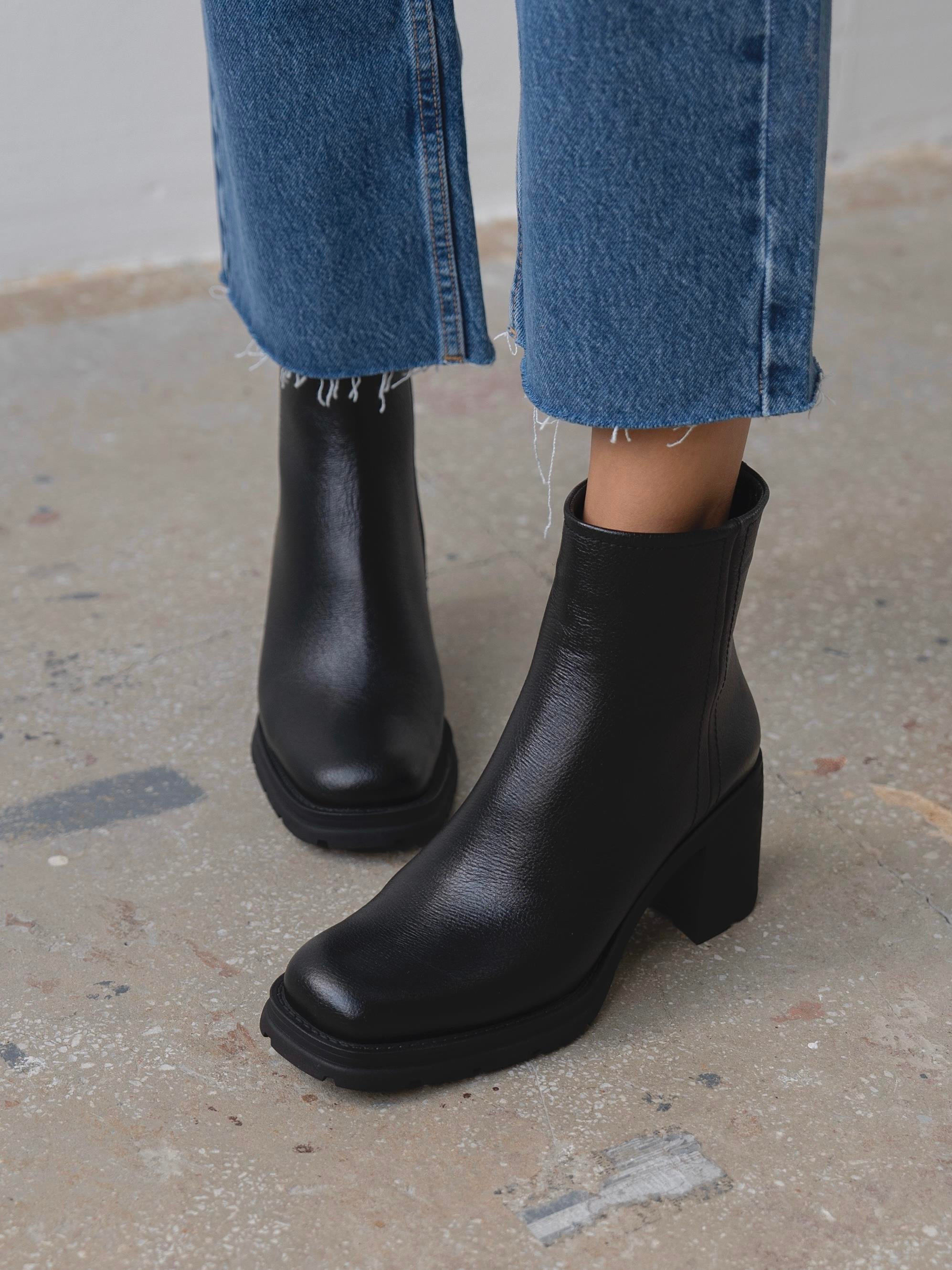 Etno Siyah Hakiki Deri Kadın Bot