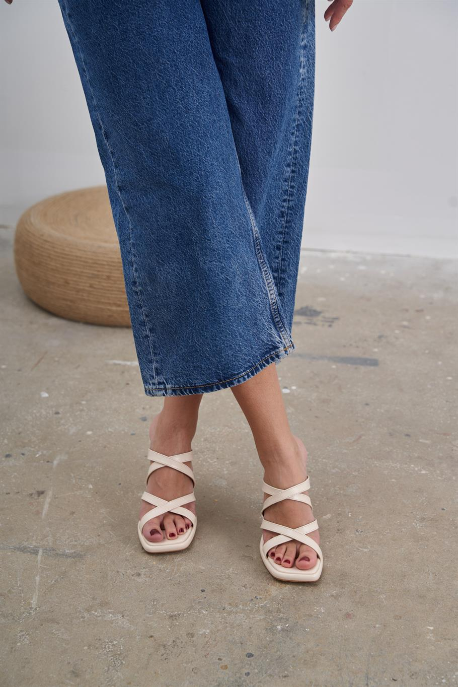 Freda Ekru   Terlik   Platform