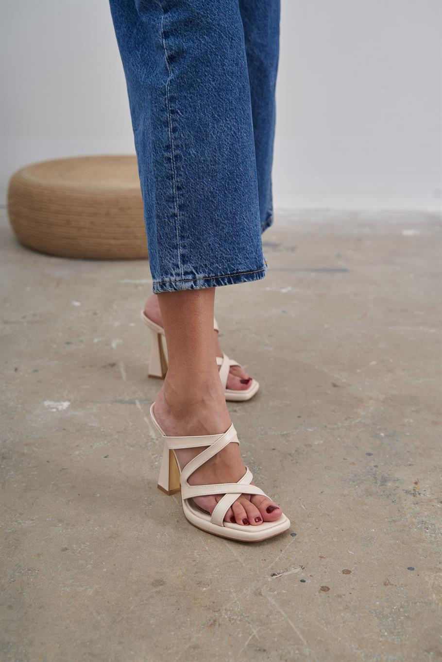 Freda Ekru   Terlik   Platform