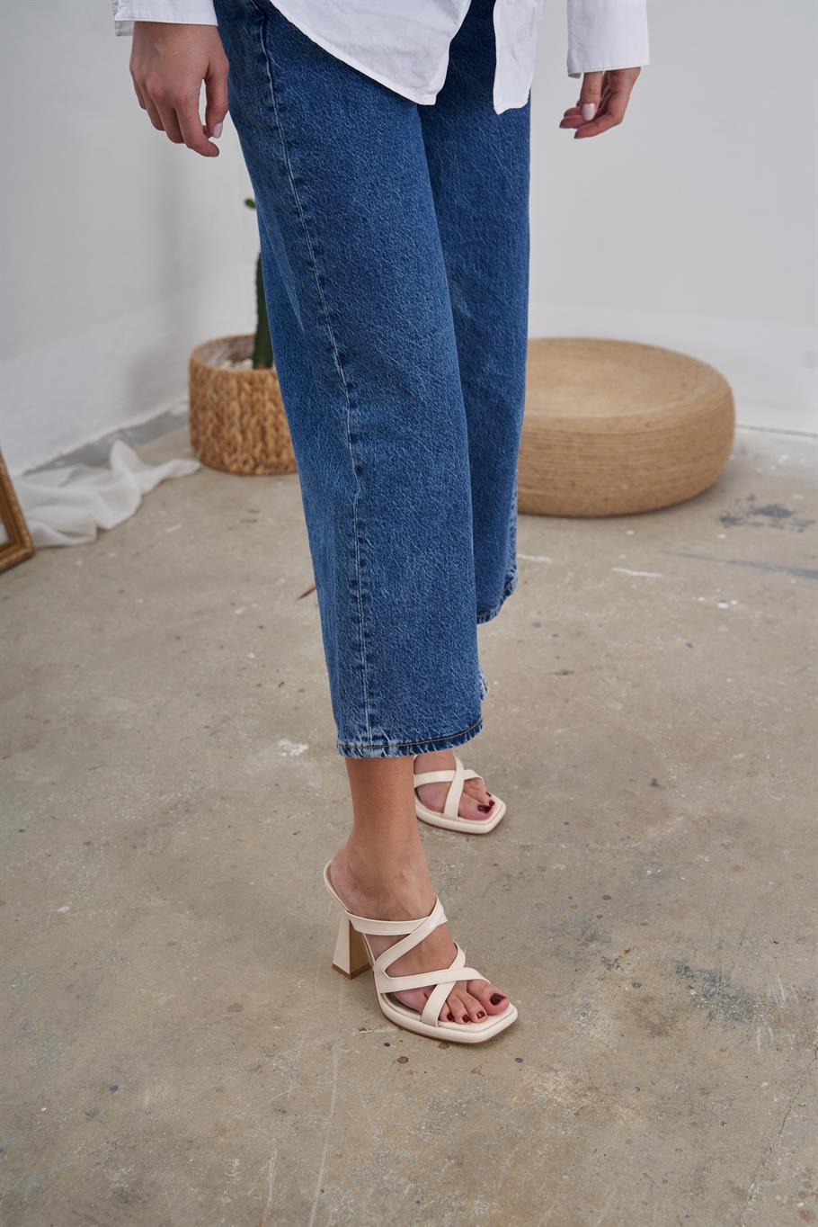 Freda Ekru   Terlik   Platform