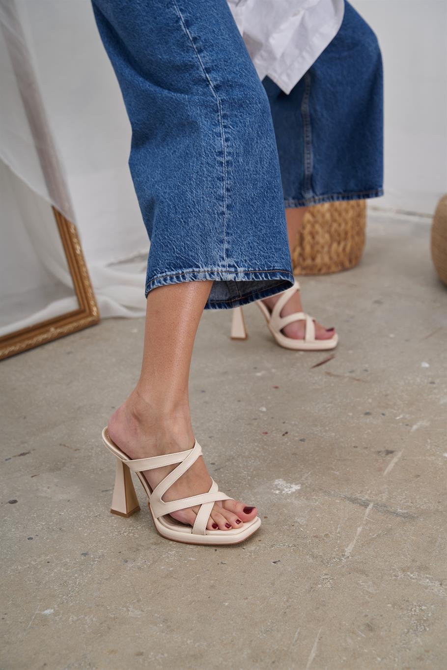 Freda Ekru   Terlik   Platform