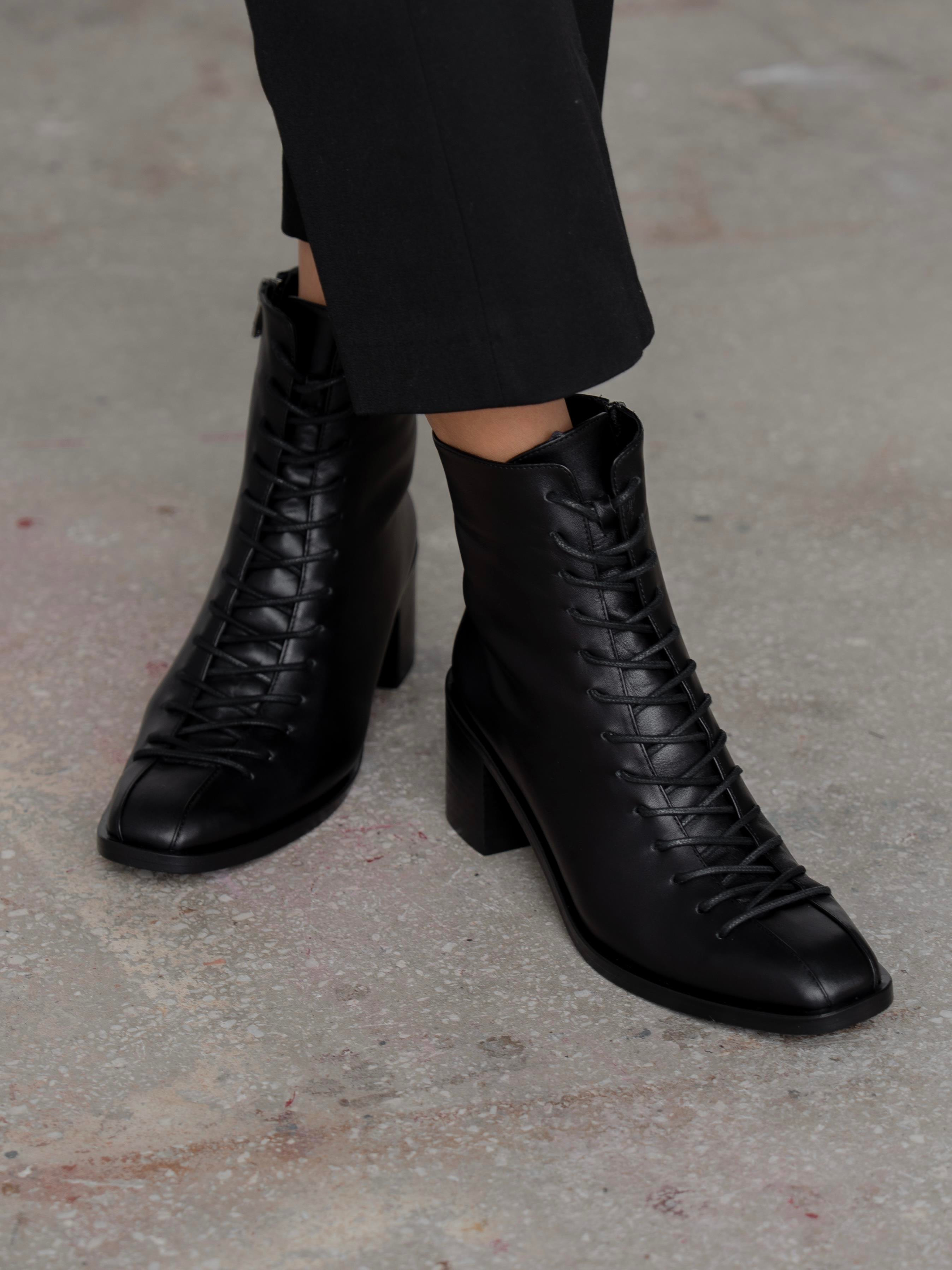 Hensy Siyah Hakiki Deri Kadın Bot