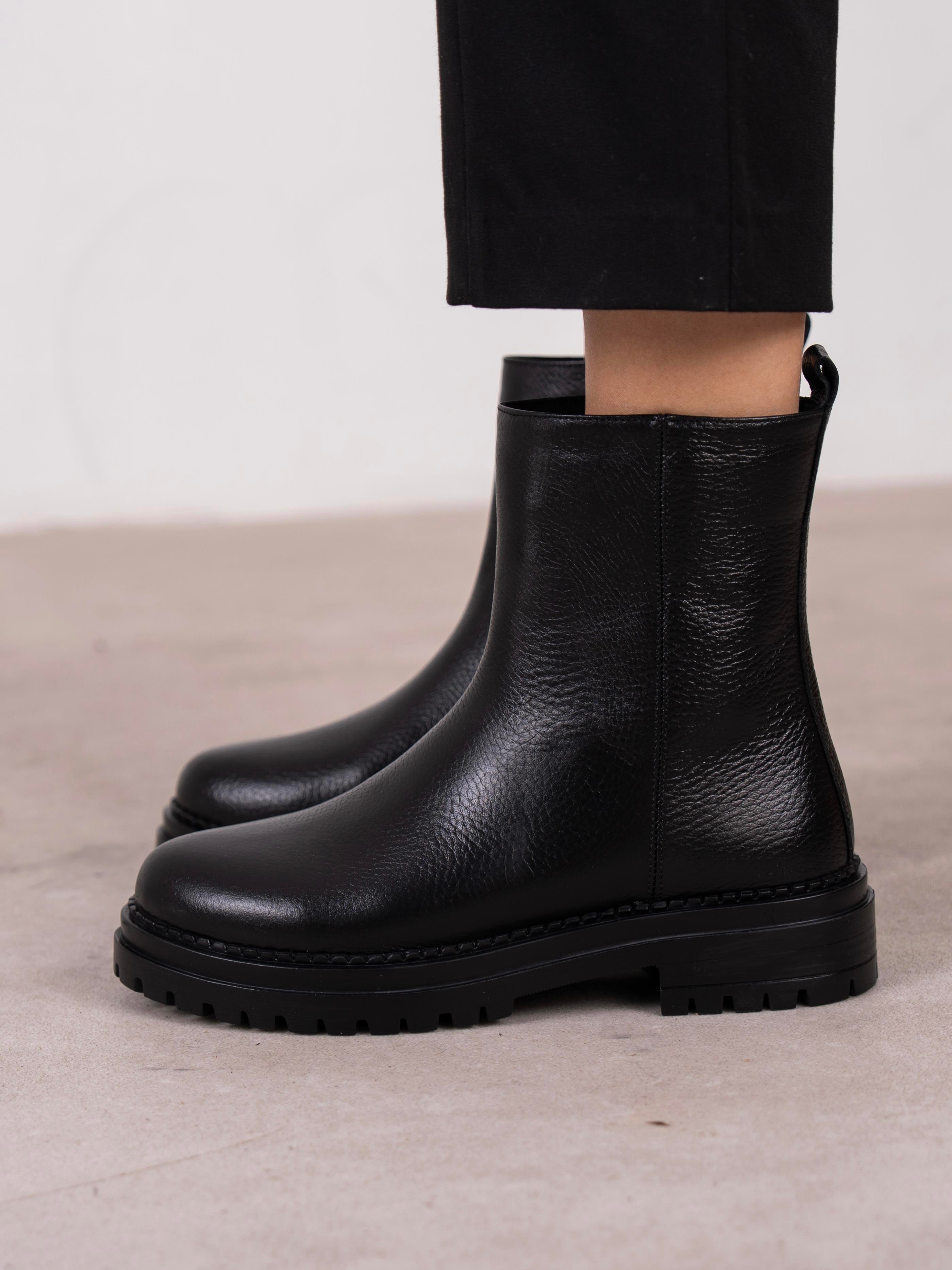 Nia Siyah Hakiki Deri Kadın Bot