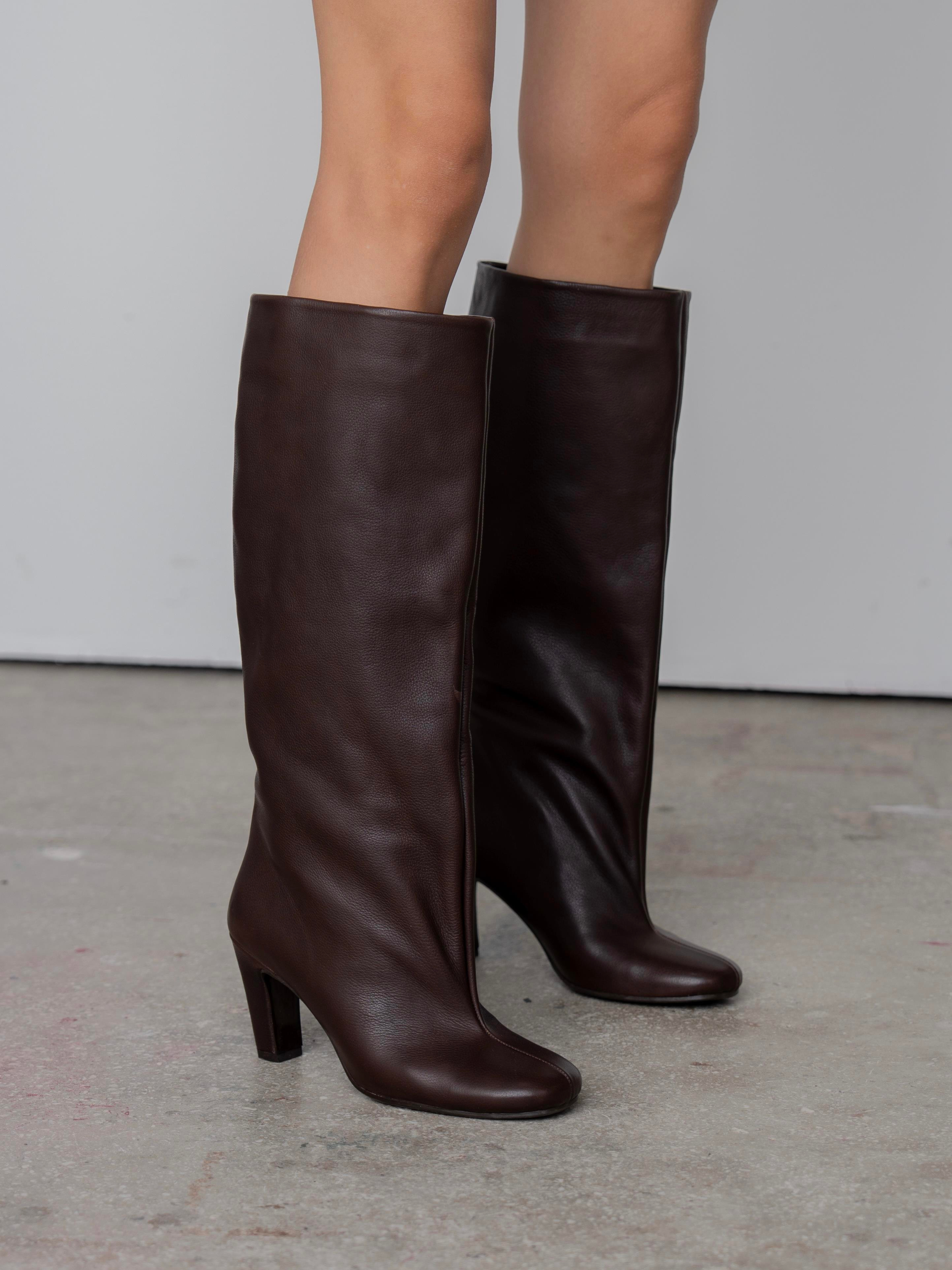 Nuvin Kahve Hakiki Deri Kadın Çizme