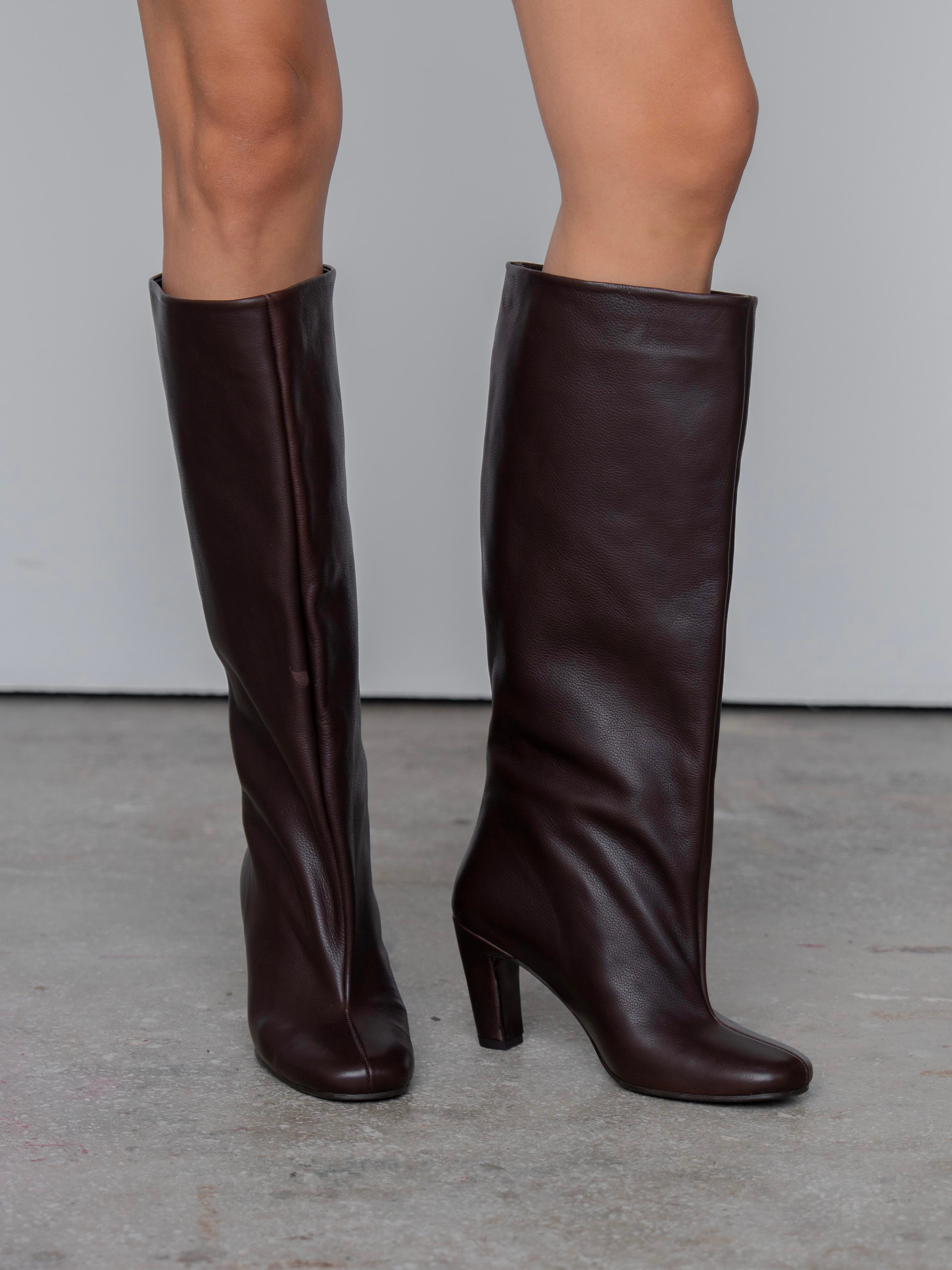 Nuvin Kahve Hakiki Deri Kadın Çizme