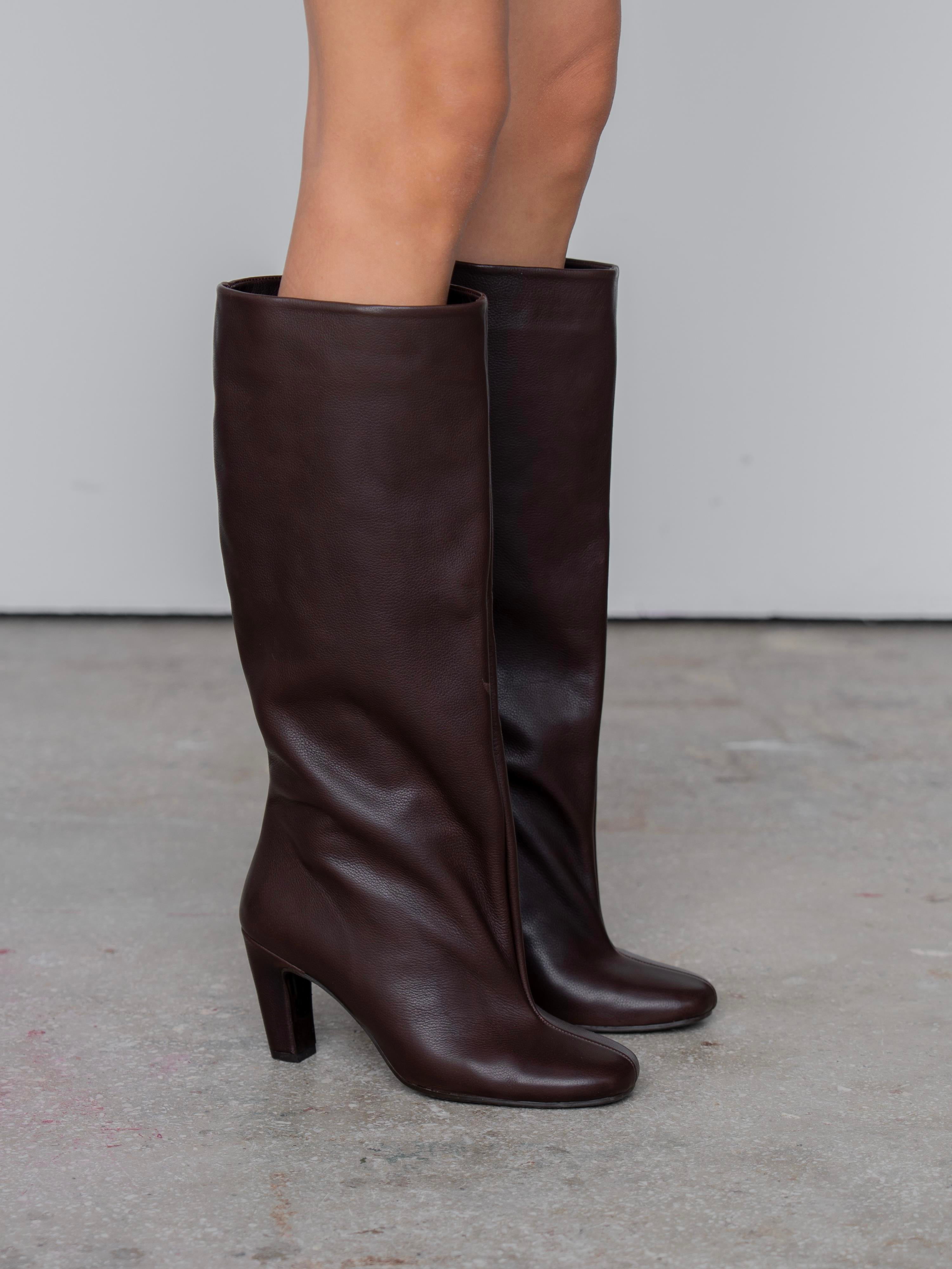 Nuvin Kahve Hakiki Deri Kadın Çizme