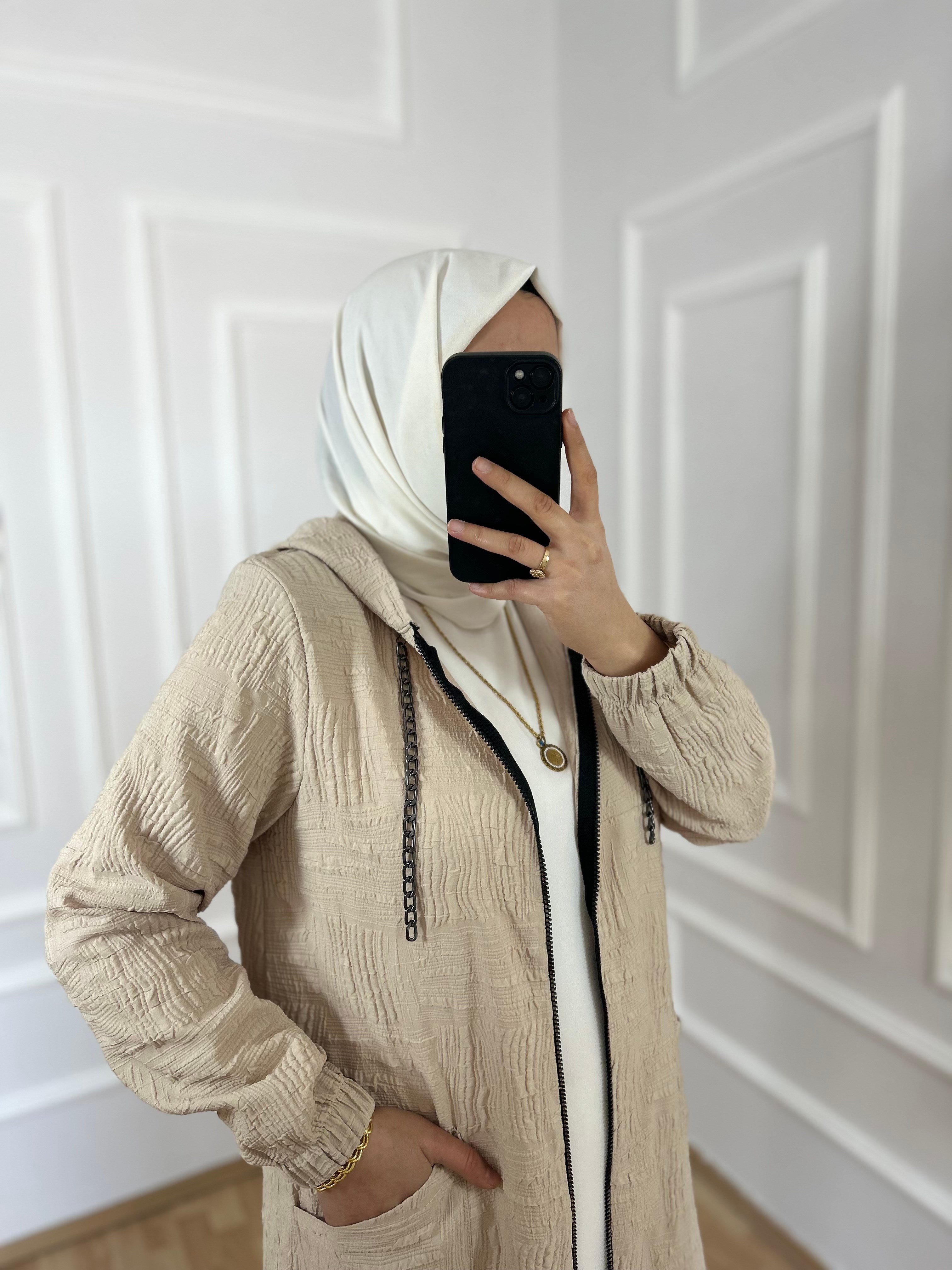 Mercan Zincir Detaylı Giy-Çık Kap Krem 30105