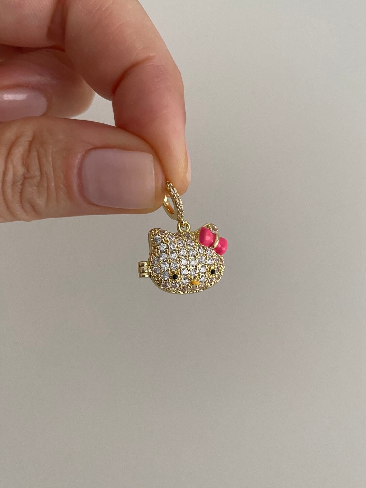 Kapaklı Hello Kitty Figür Kolye Ucu