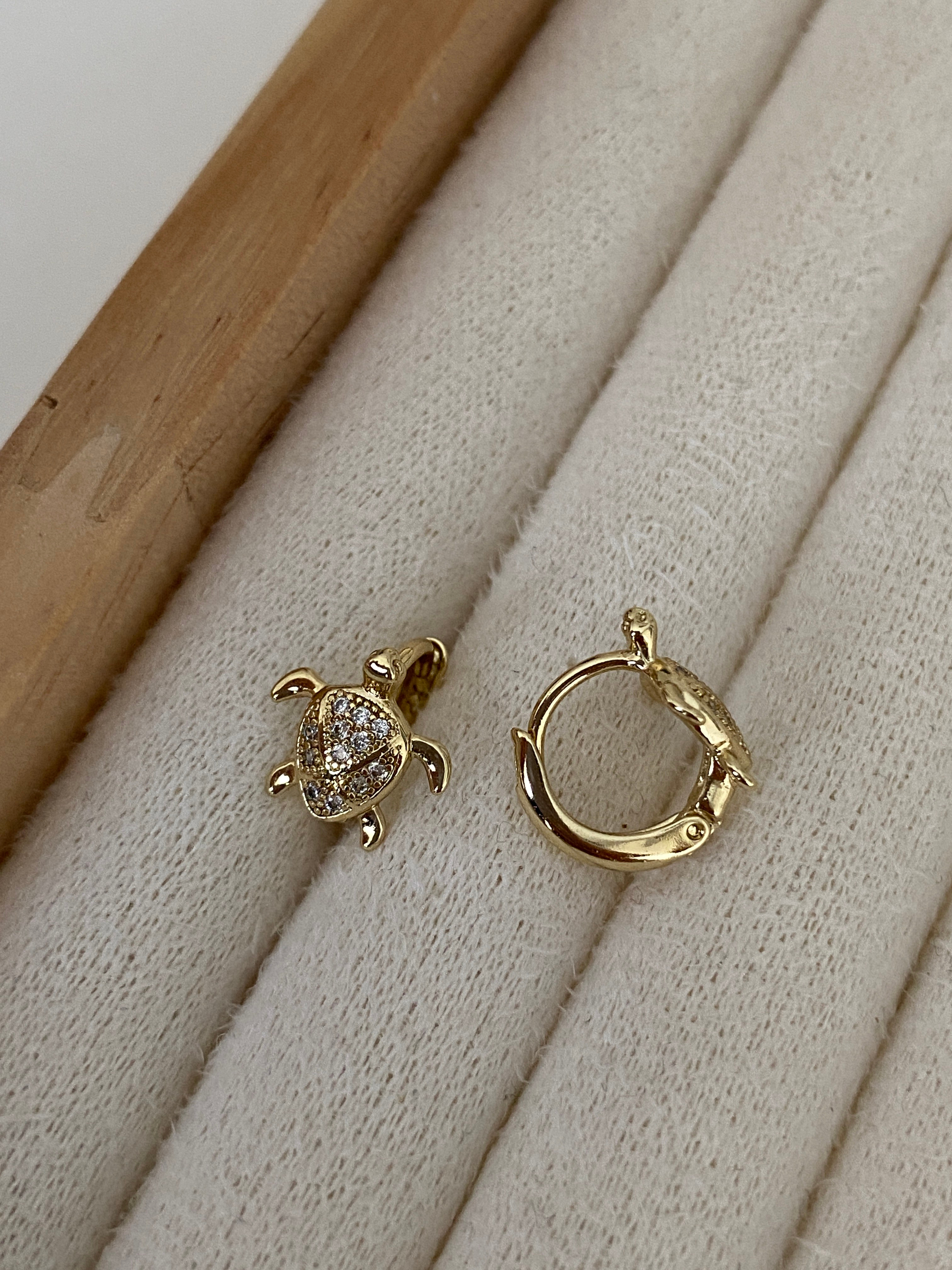 Özel Seri Gömme Taşlı Gold Kaplumbağa Figür Halka Küpe