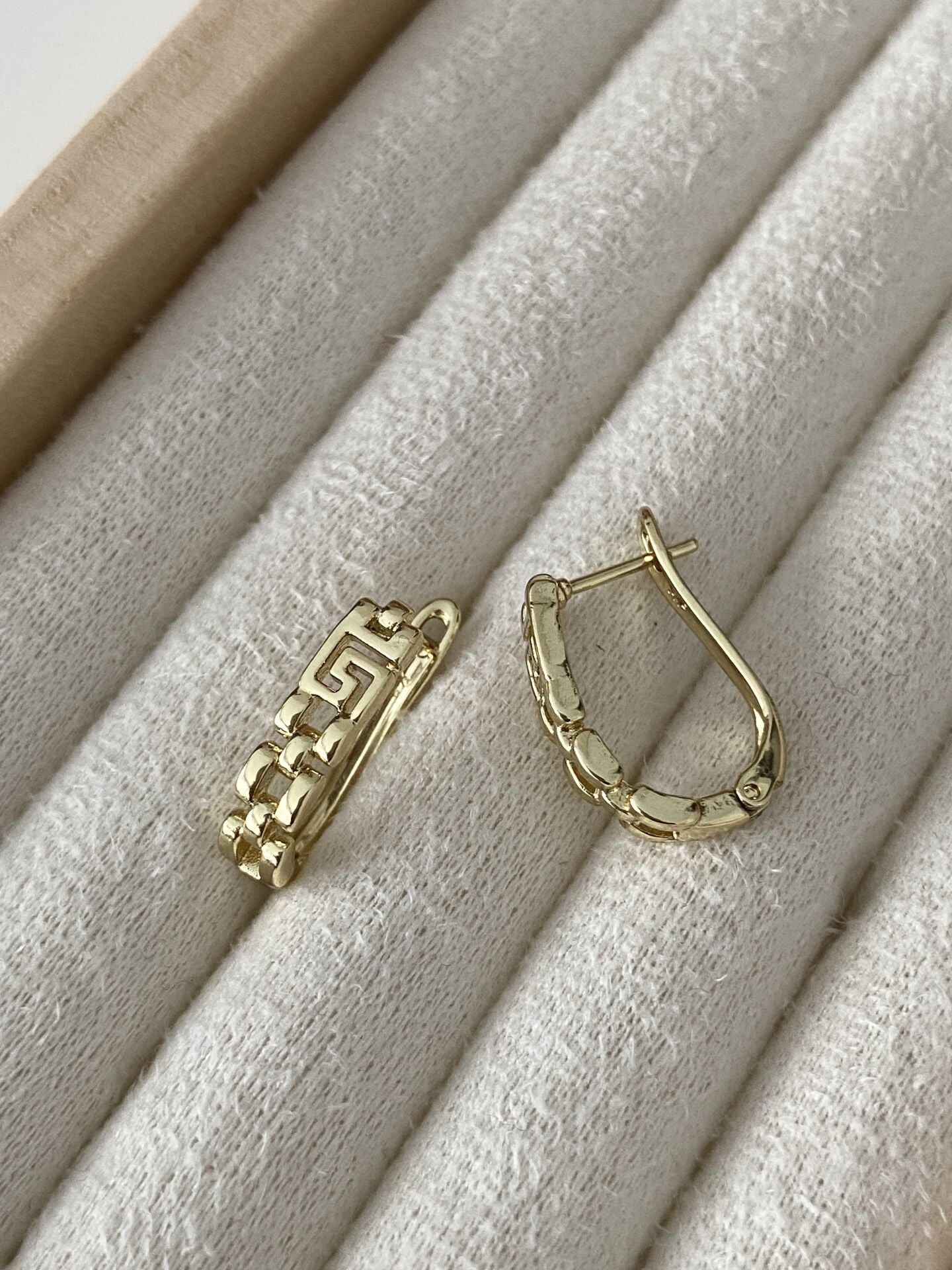 Özel Seri Kordon Detaylı Grek U Model Halka Küpe (İç boyu: 1,8cm))